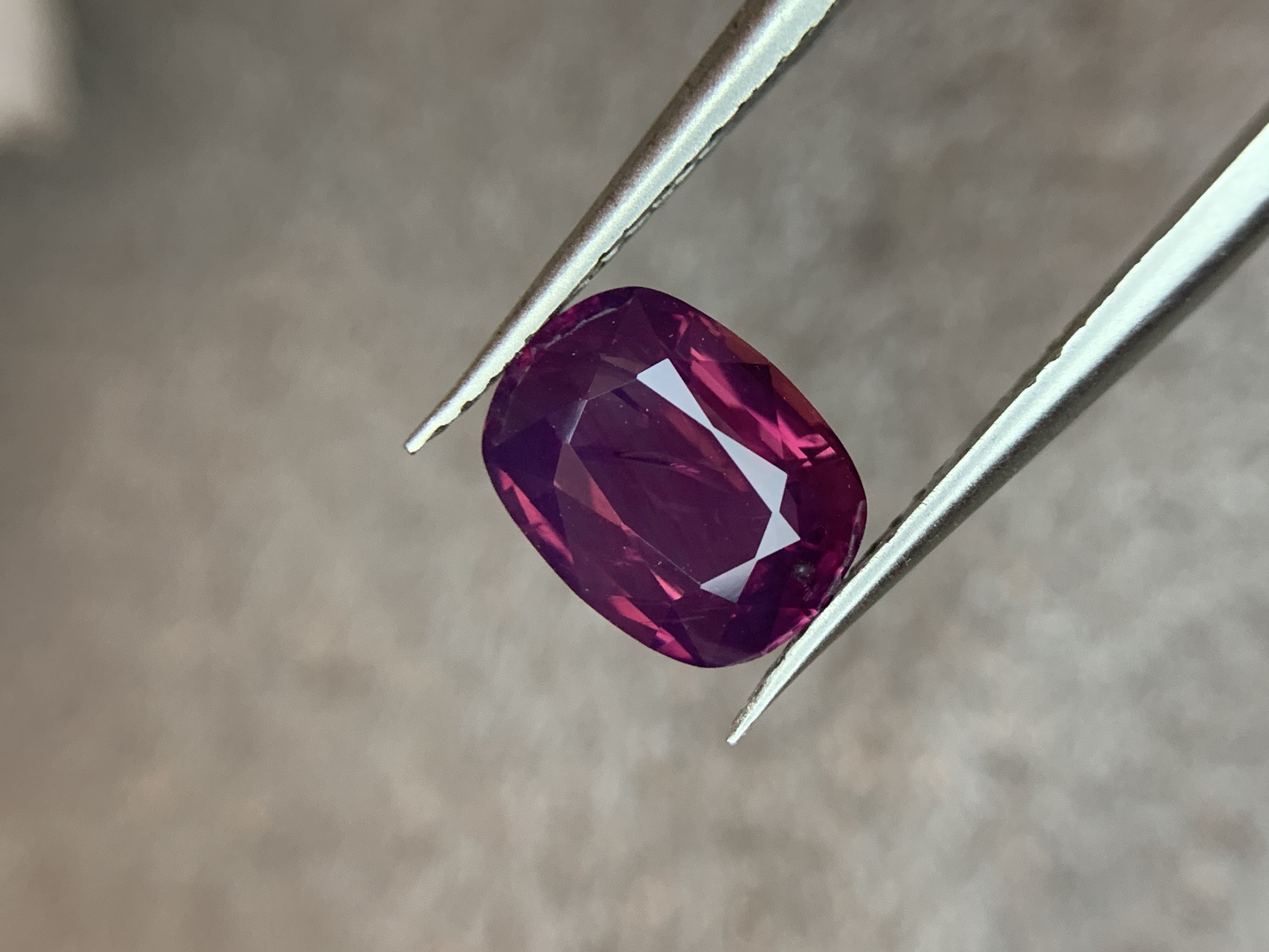 GIA Certified  2.98 CT Natural Pinkish Purple Sapphire Cushion Shape Loose Gemstone from Kashmir Pakistan — view 2