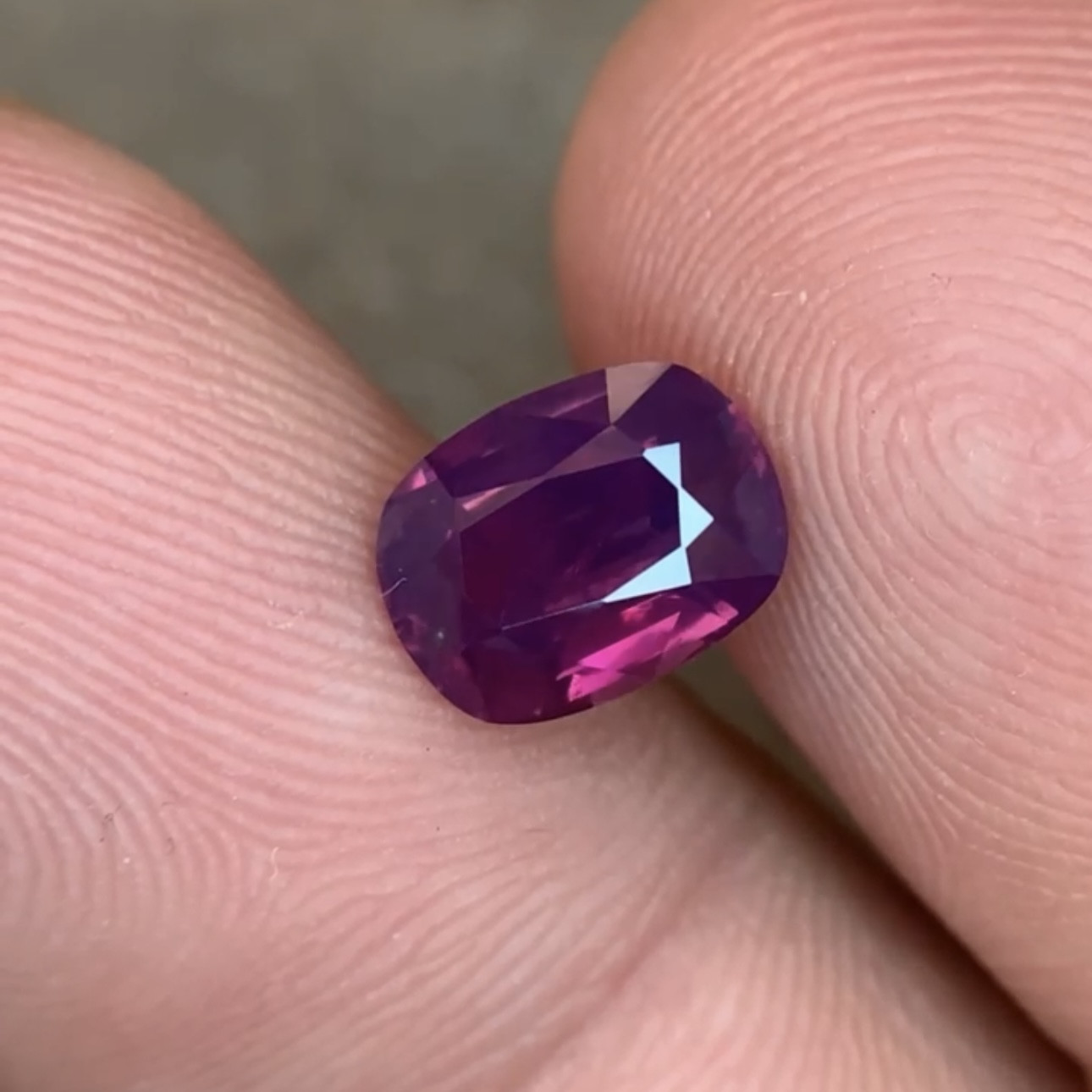 GIA Certified  2.98 CT Natural Pinkish Purple Sapphire Cushion Shape Loose Gemstone from Kashmir Pakistan — view 3