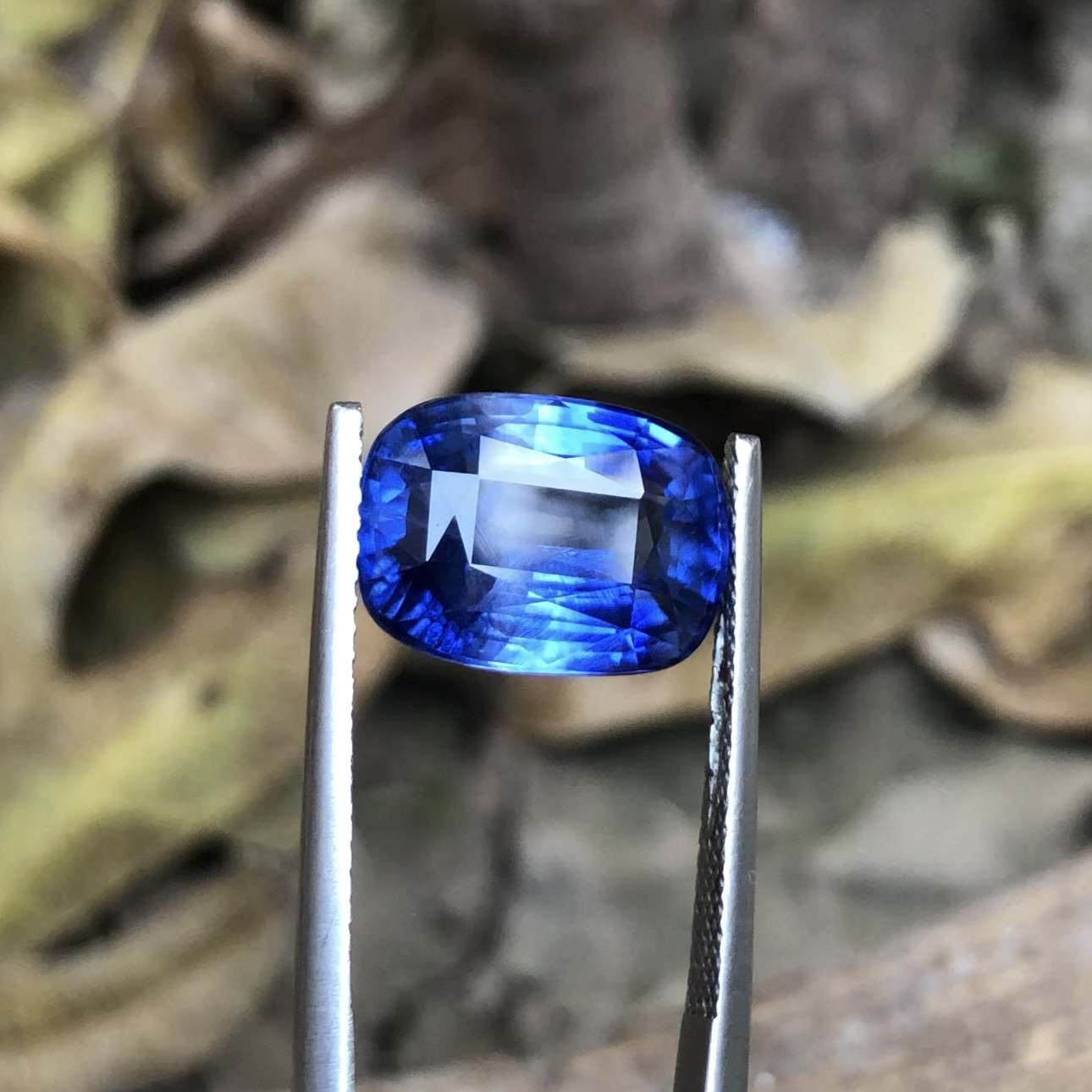 Bellerophon Certified 7.20 CT Natural Blue Sapphire Cushion Shape Loose Gemstone — view 4