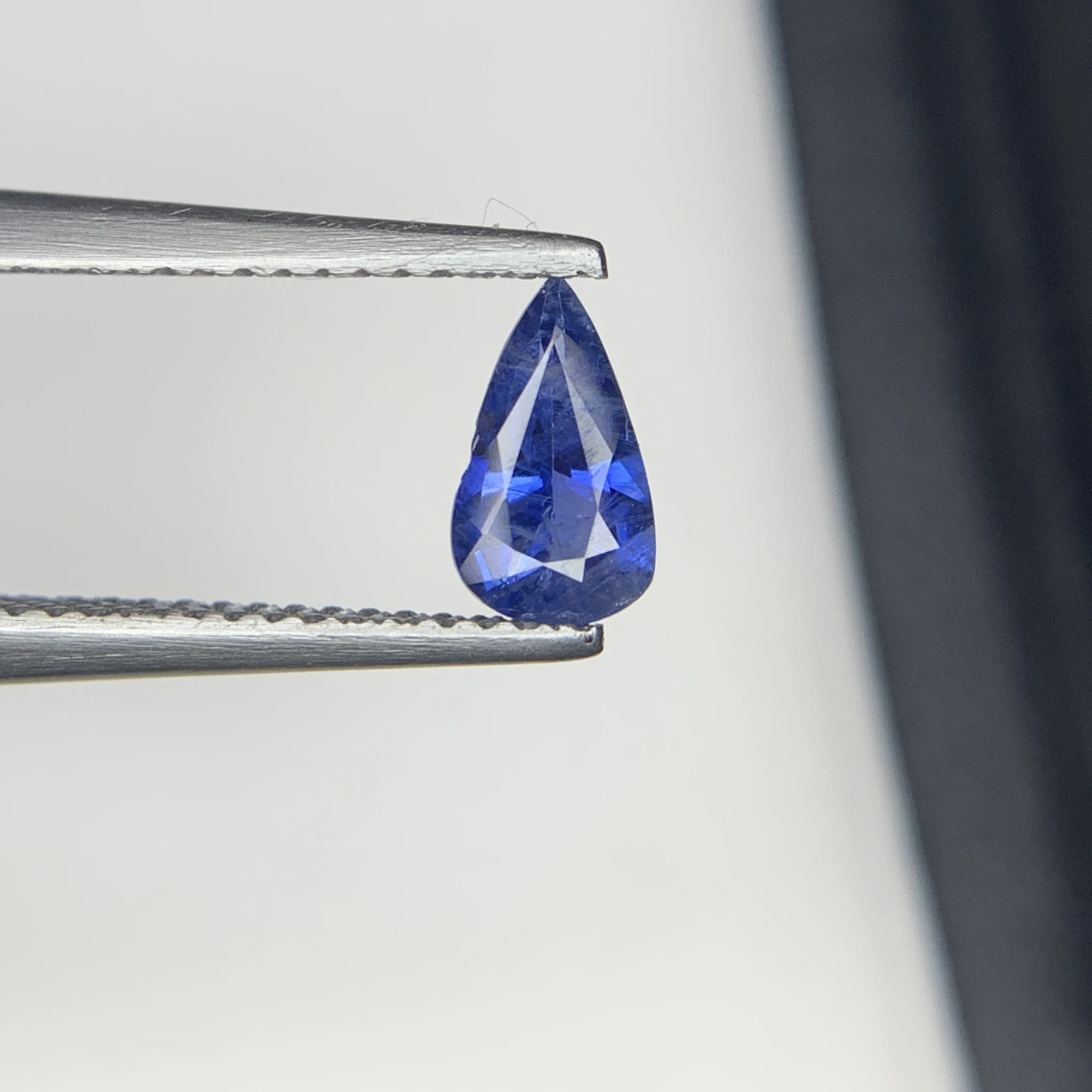 Natural 0.67 carat Kashmir Blue Sapphire Faceted Loose Gemstone For Jewelry Making — view 1