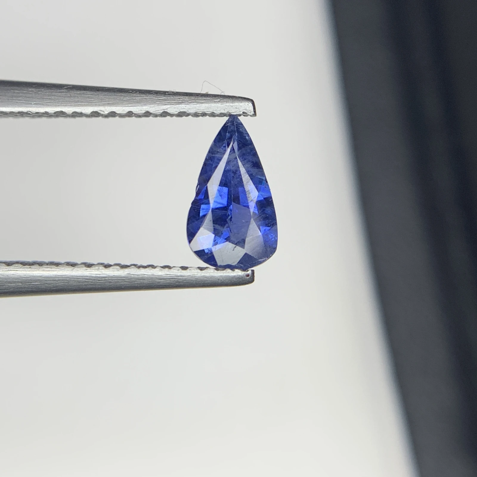 Natural 0.67 carat Kashmir Blue Sapphire Faceted Loose Gemstone For Jewelry Making — view 2