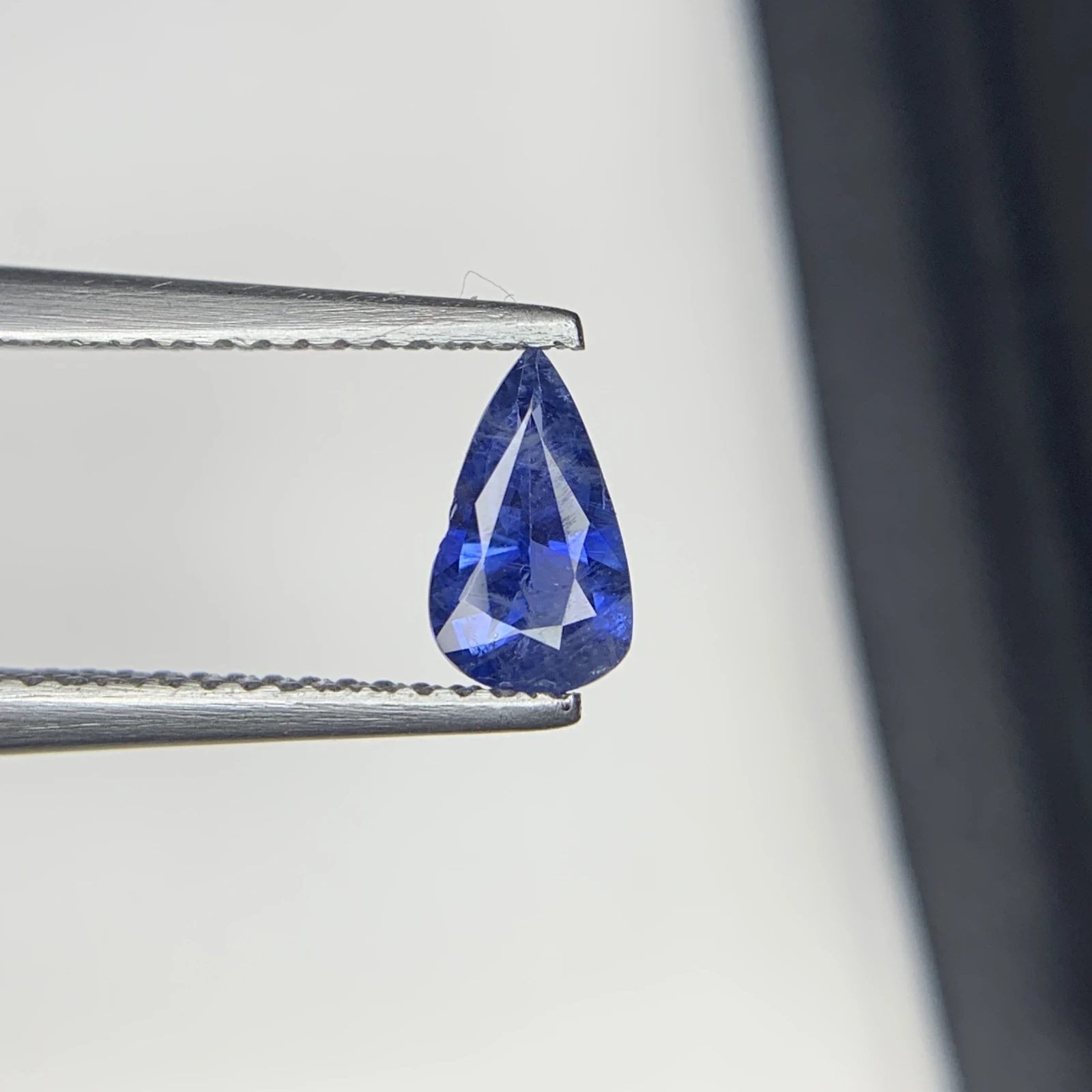 Natural 0.67 carat Kashmir Blue Sapphire Faceted Loose Gemstone For Jewelry Making — view 4