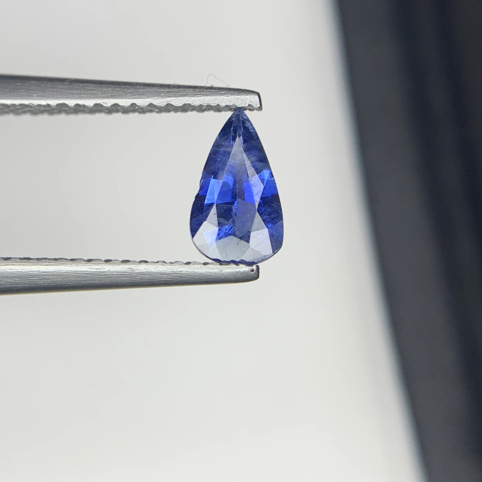 Natural 0.67 carat Kashmir Blue Sapphire Faceted Loose Gemstone For Jewelry Making — view 3