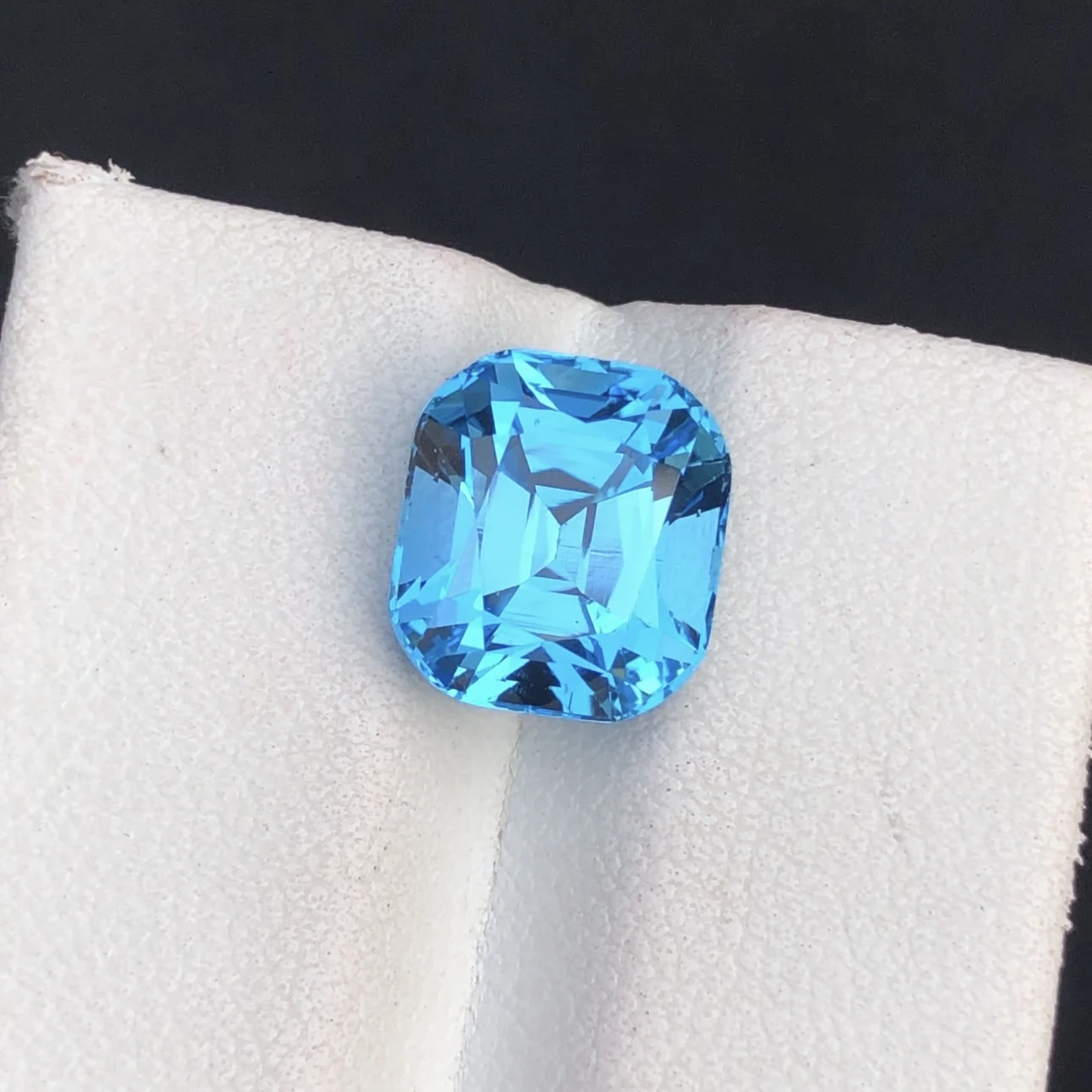 6.27ct Natural Swiss Blue Topaz Faceted Cushion Loose Gemstone — view 5