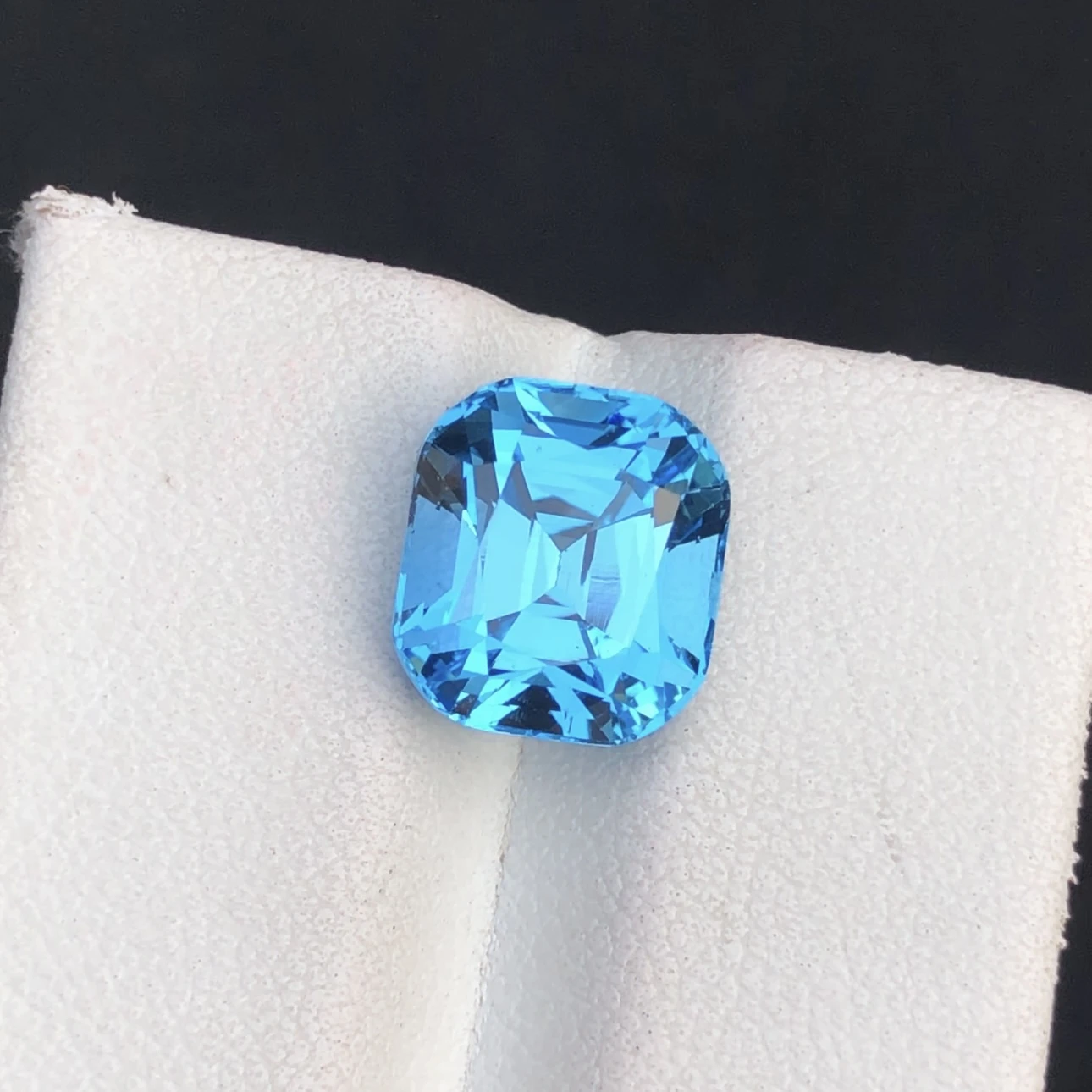 6.27ct Natural Swiss Blue Topaz Faceted Cushion Loose Gemstone — view 6
