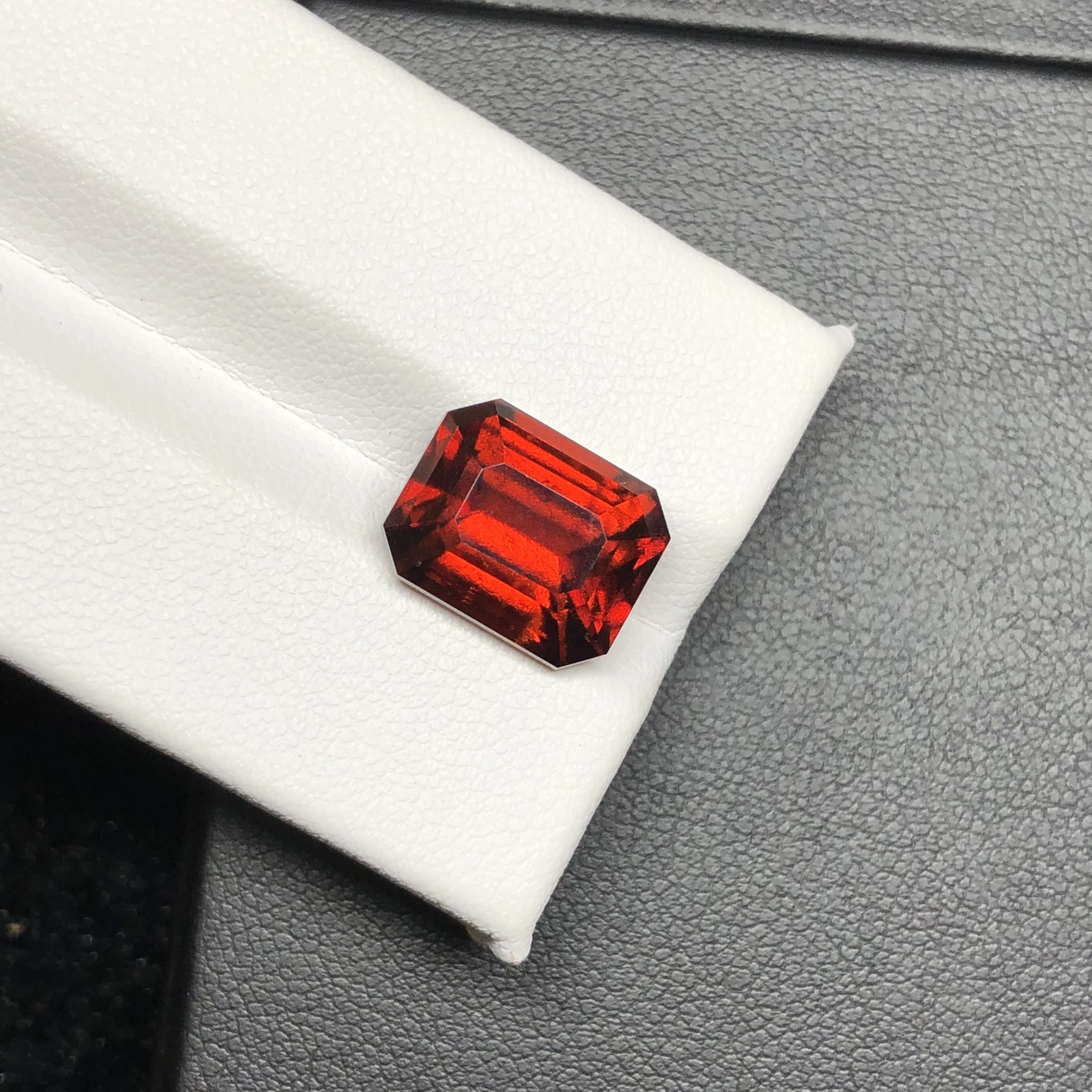 8.83 Carat Natural Spessartine Garnet Faceted Loose Gemstone — view 6