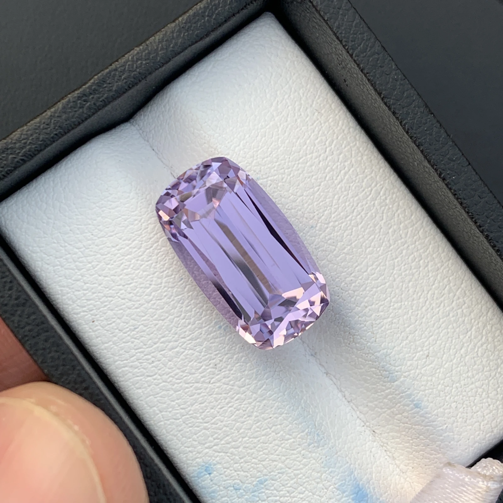 16.12 ct Natural Unheated Purple Kunzite Cushion Shape Loose Gemstone from Afghanistan — view 7