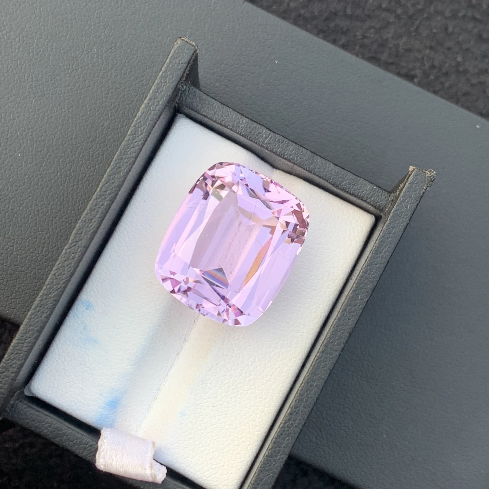 41.85 ct Natural Pink Kunzitw Cushion Shape Loose Gemstone from Afghanistan — view 1