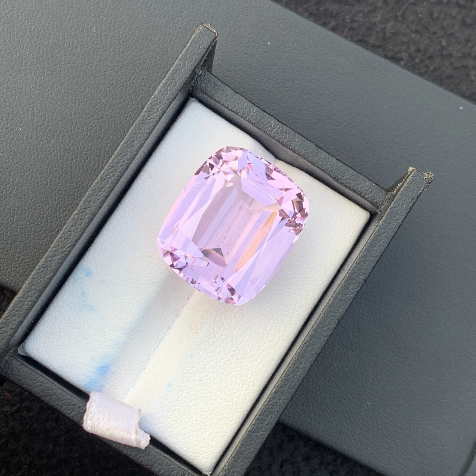 41.85 ct Natural Pink Kunzitw Cushion Shape Loose Gemstone from Afghanistan — view 4