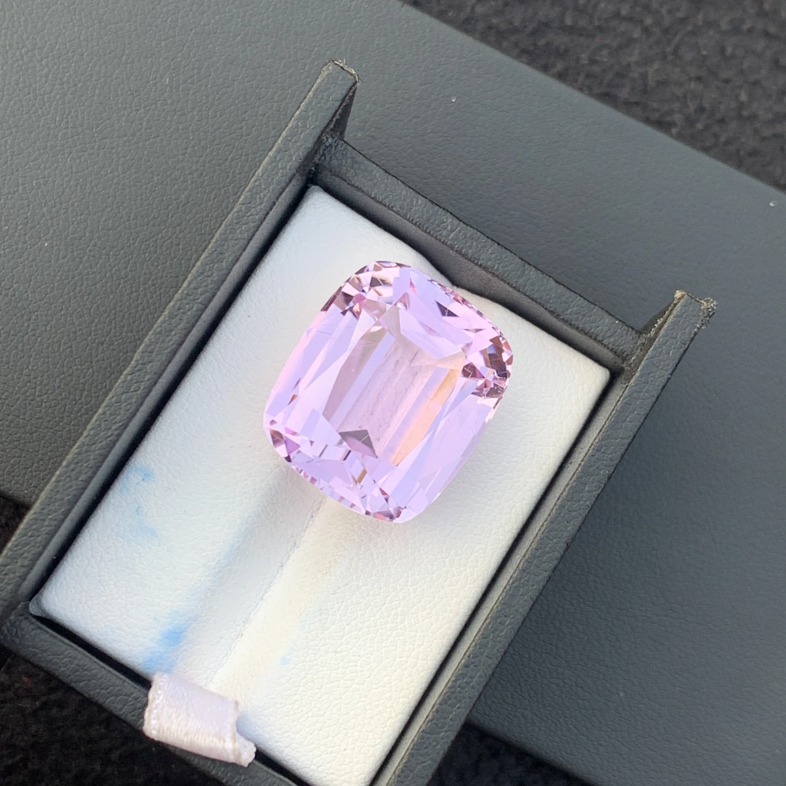 41.85 ct Natural Pink Kunzitw Cushion Shape Loose Gemstone from Afghanistan — view 3