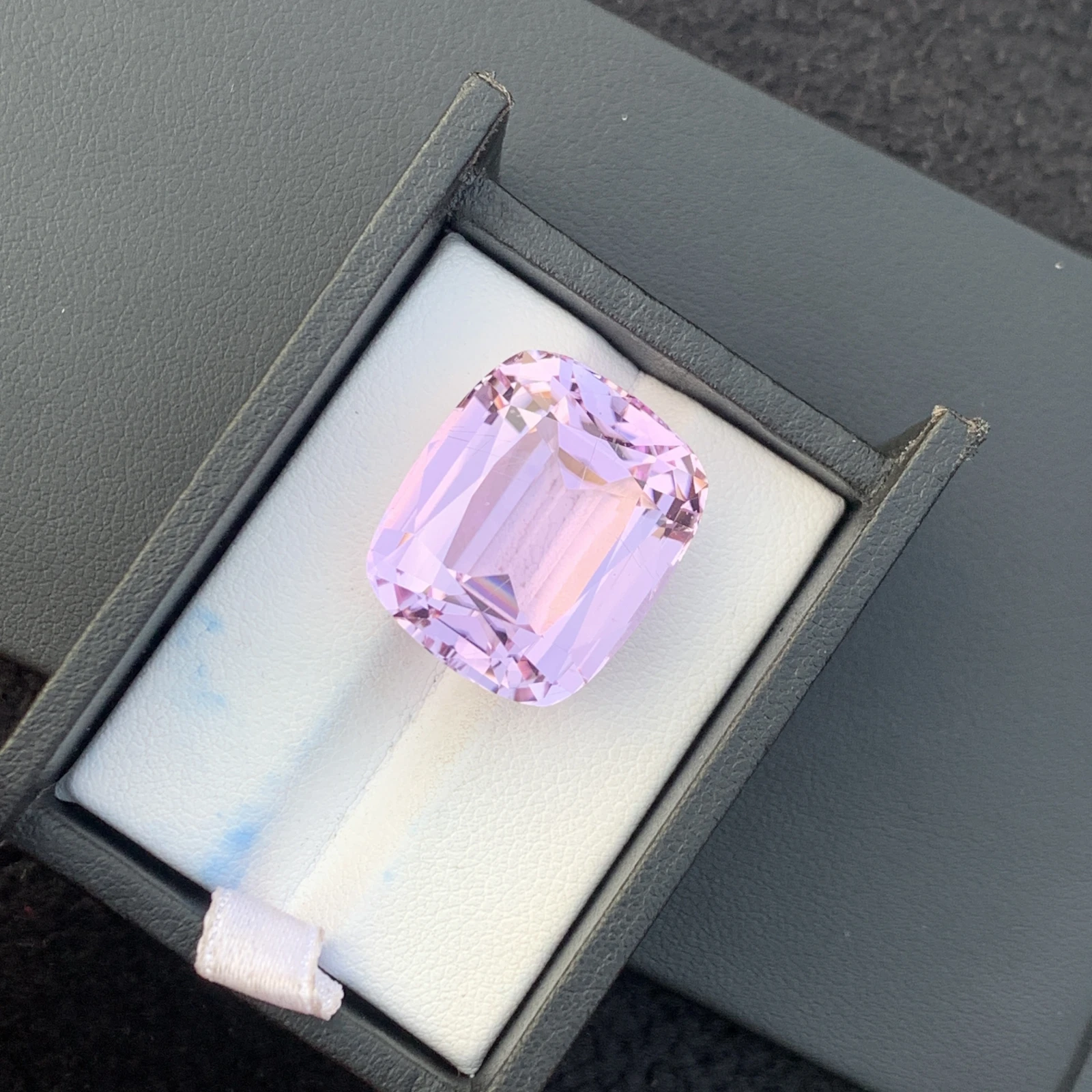 41.85 ct Natural Pink Kunzitw Cushion Shape Loose Gemstone from Afghanistan — view 5