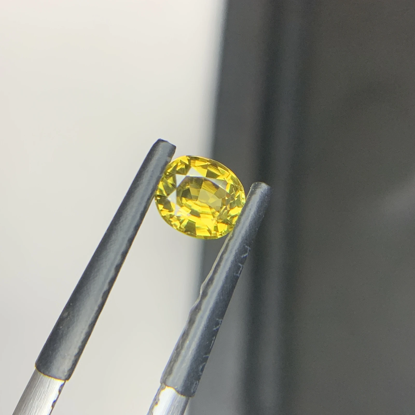 IGI Certified 0.72ct Natural Brownish Yellow Chrysoberyl Oval Shape Loose Gemstone — view 2