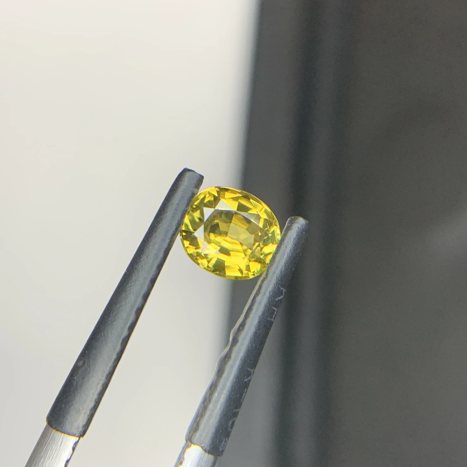 IGI Certified 0.72ct Natural Brownish Yellow Chrysoberyl Oval Shape Loose Gemstone — view 3