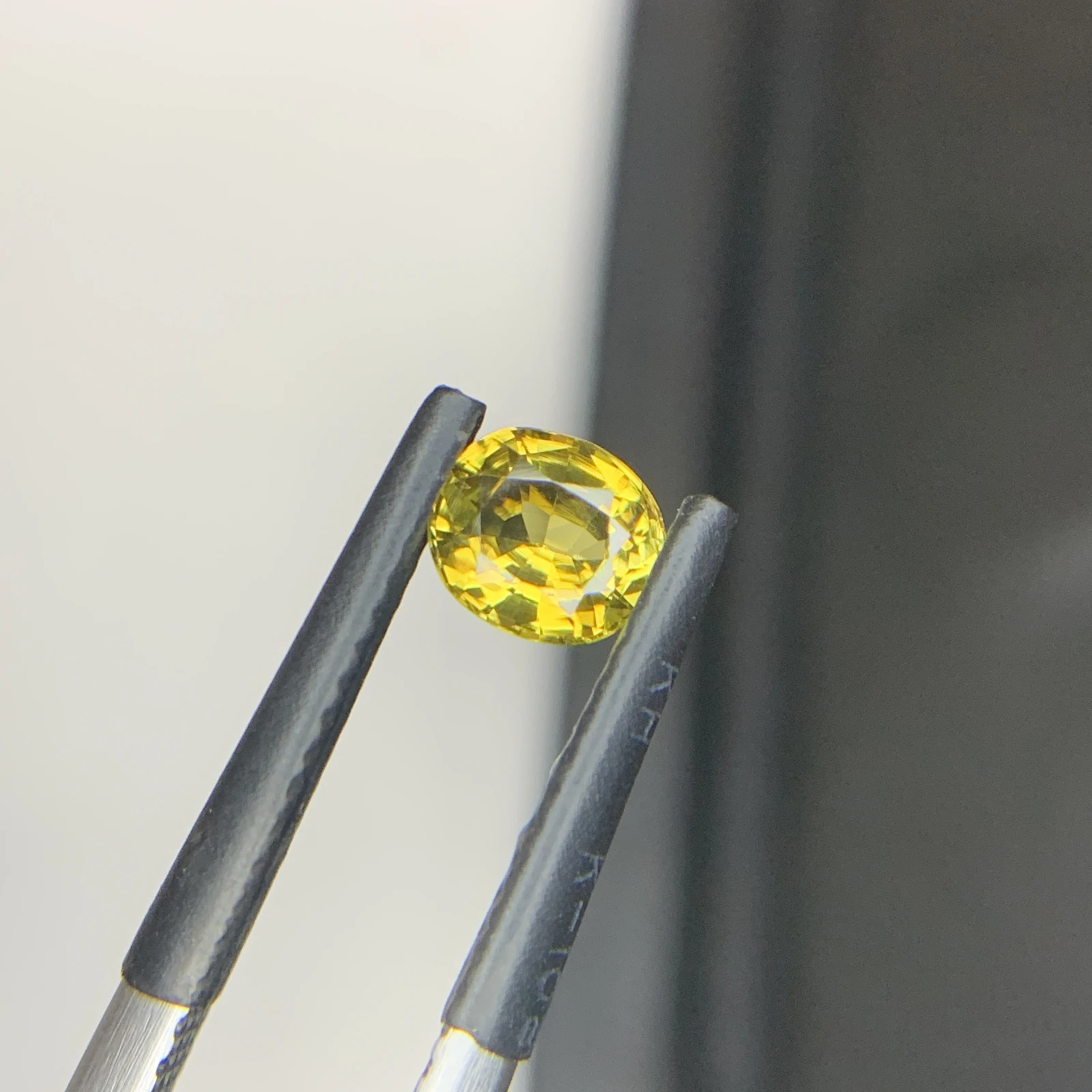 IGI Certified 0.72ct Natural Brownish Yellow Chrysoberyl Oval Shape Loose Gemstone — view 4