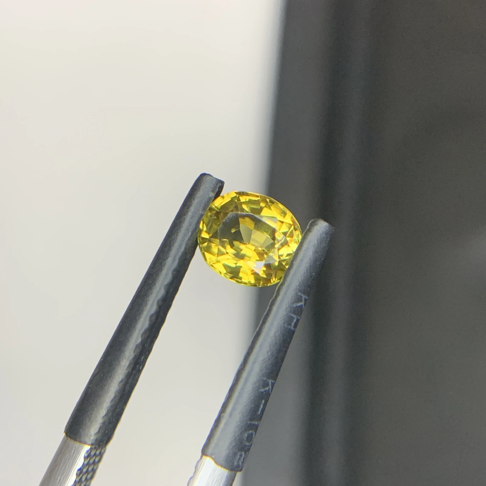 IGI Certified 0.72ct Natural Brownish Yellow Chrysoberyl Oval Shape Loose Gemstone — view 5