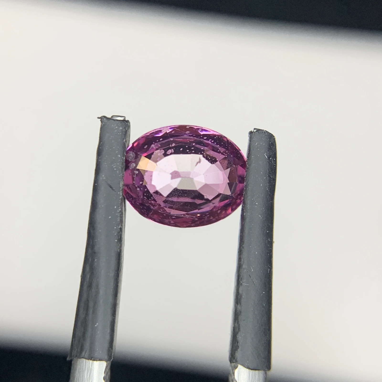 0.84 carat Natural Pink Kashmir Sapphire Oval Shape Loose Gemstone from Pakistan — view 3