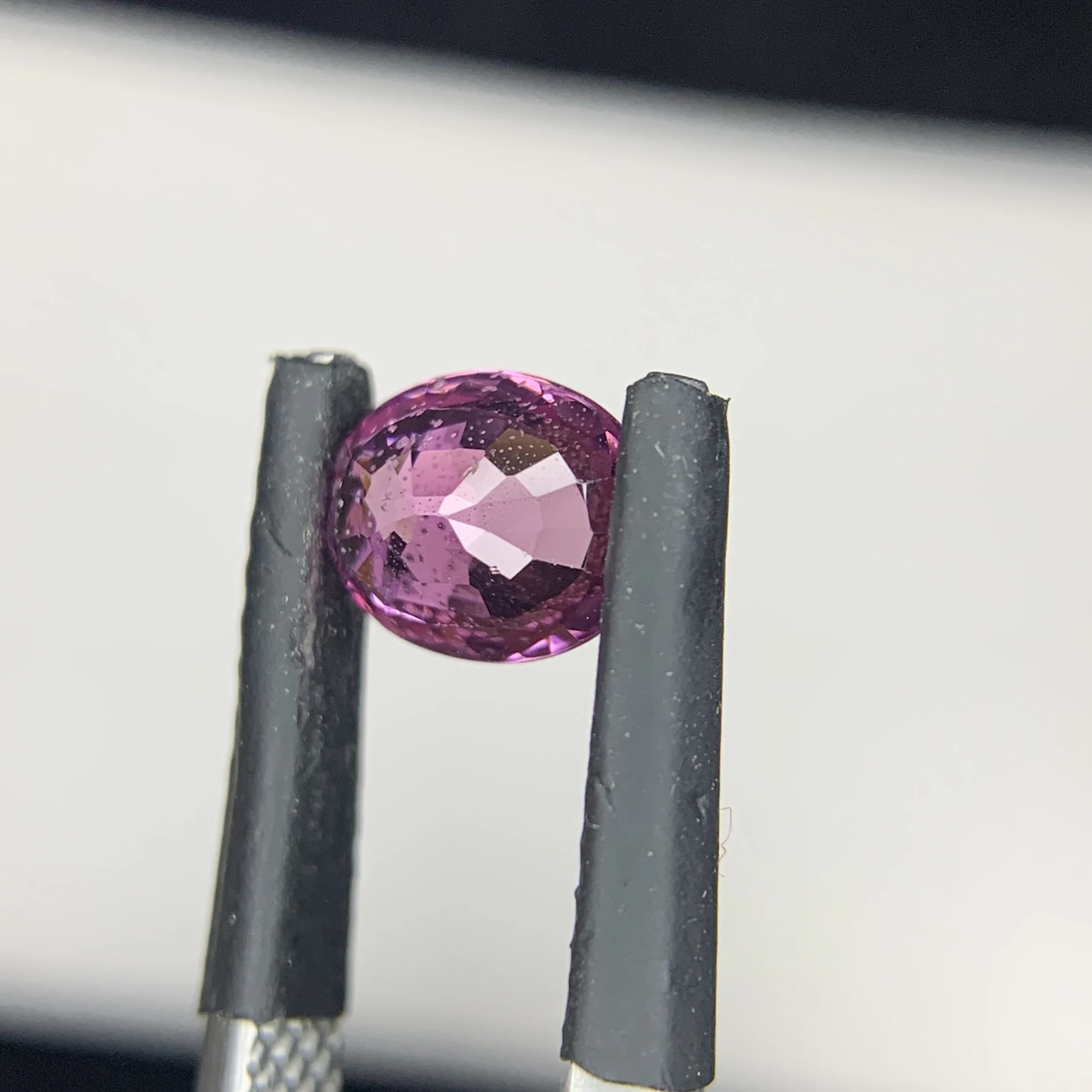 0.84 carat Natural Pink Kashmir Sapphire Oval Shape Loose Gemstone from Pakistan — view 4