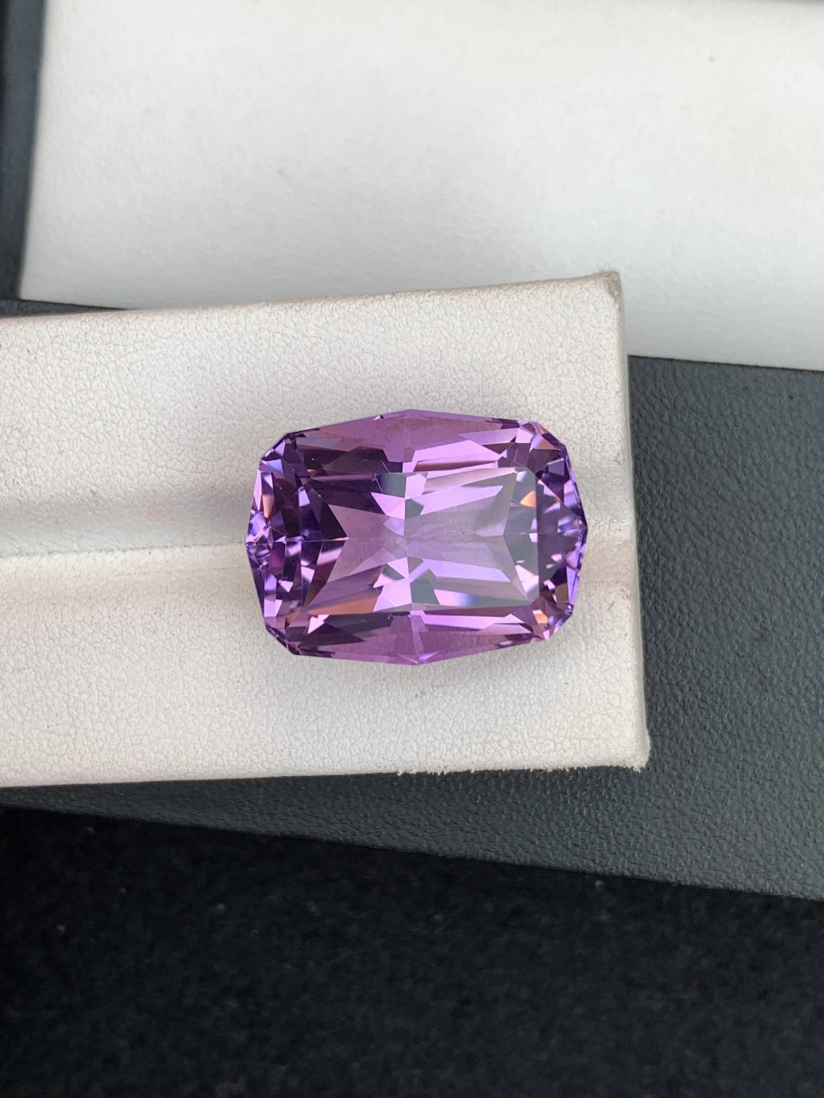 ICA GemLab Certified Natural 30.37 ct Natural Purple Amethyst Fancy Shape Loose Gemstone — view 9
