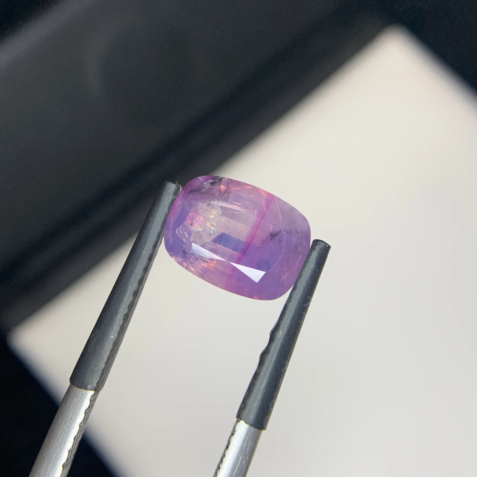 Natural Kashmir Sapphire 2.89 Carat Purple Color Cushion Shape Faceted Loose Gemstone — view 2