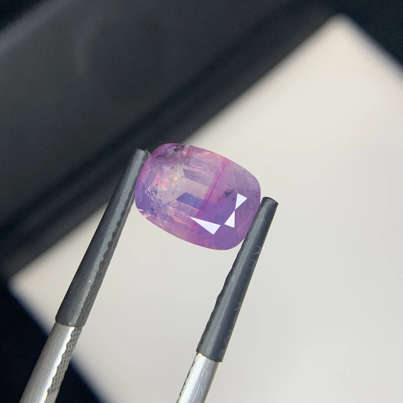 Natural Kashmir Sapphire 2.89 Carat Purple Color Cushion Shape Faceted Loose Gemstone — view 3