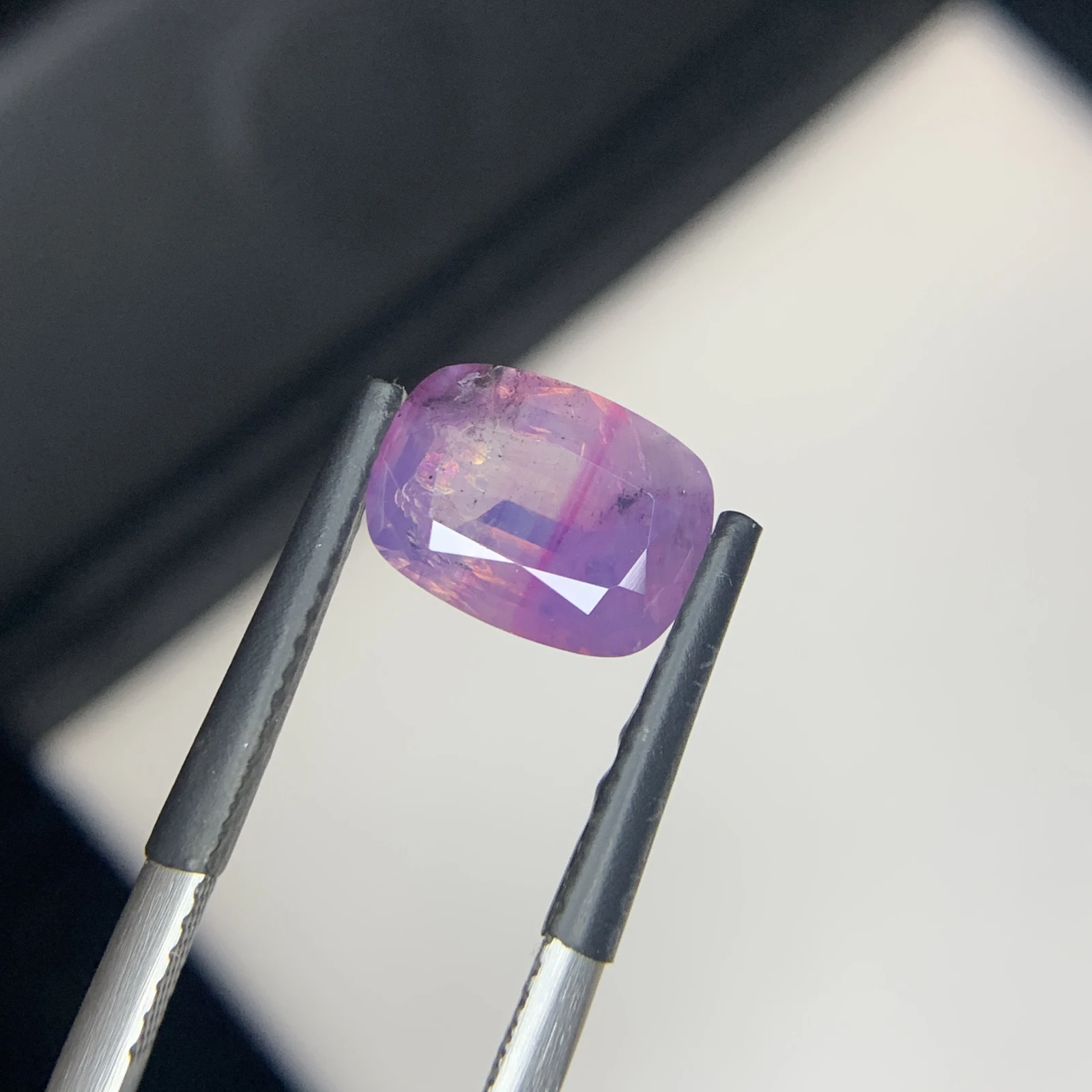 Natural Kashmir Sapphire 2.89 Carat Purple Color Cushion Shape Faceted Loose Gemstone — view 4