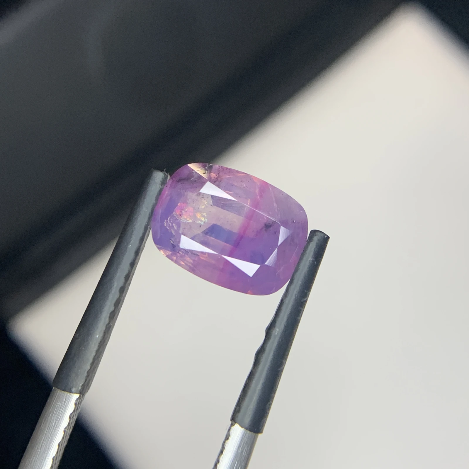 Natural Kashmir Sapphire 2.89 Carat Purple Color Cushion Shape Faceted Loose Gemstone — view 5