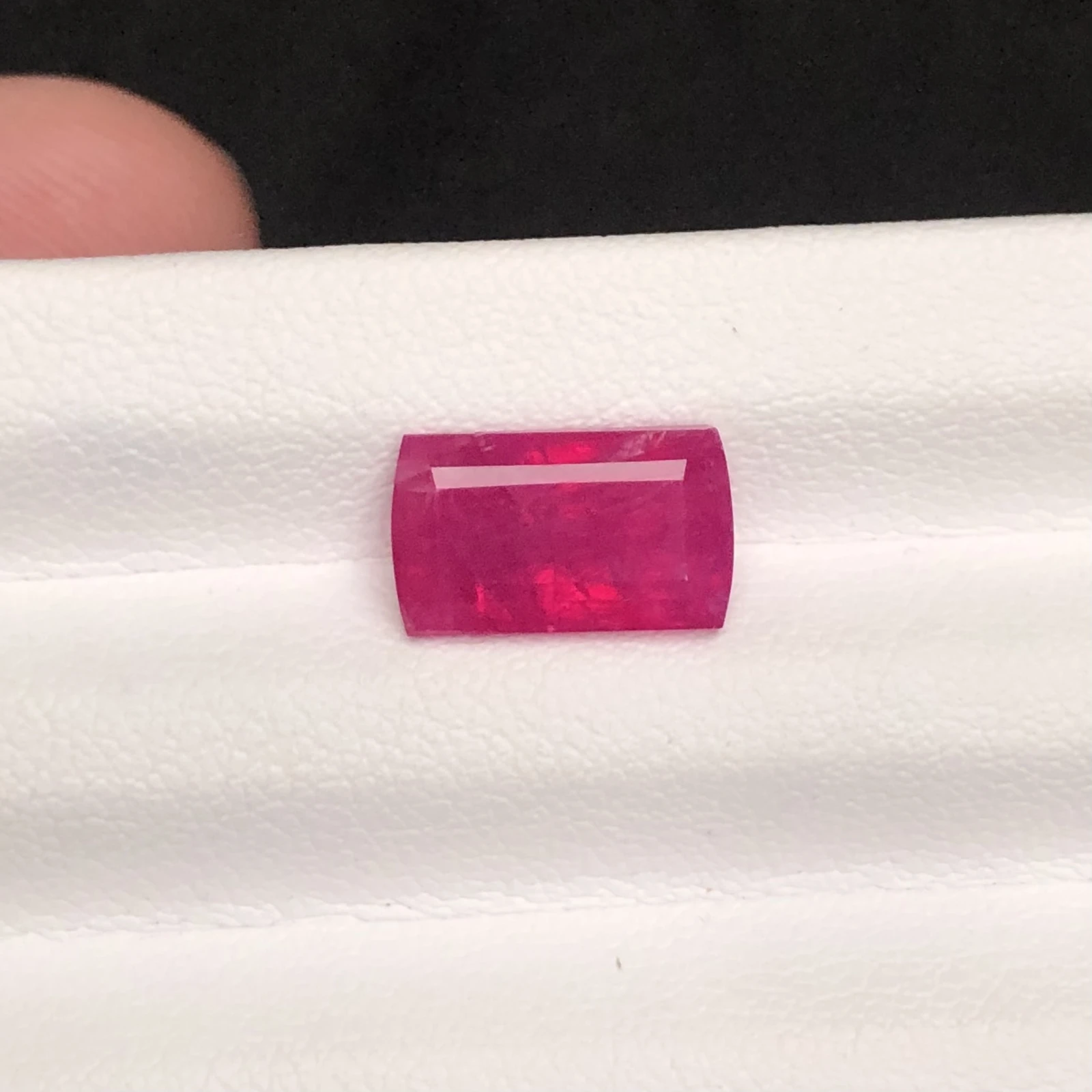 Natural Kashmir Ruby 4.42 carat lotus certified faceted cut cushion Shape Loose Gemstone — view 2