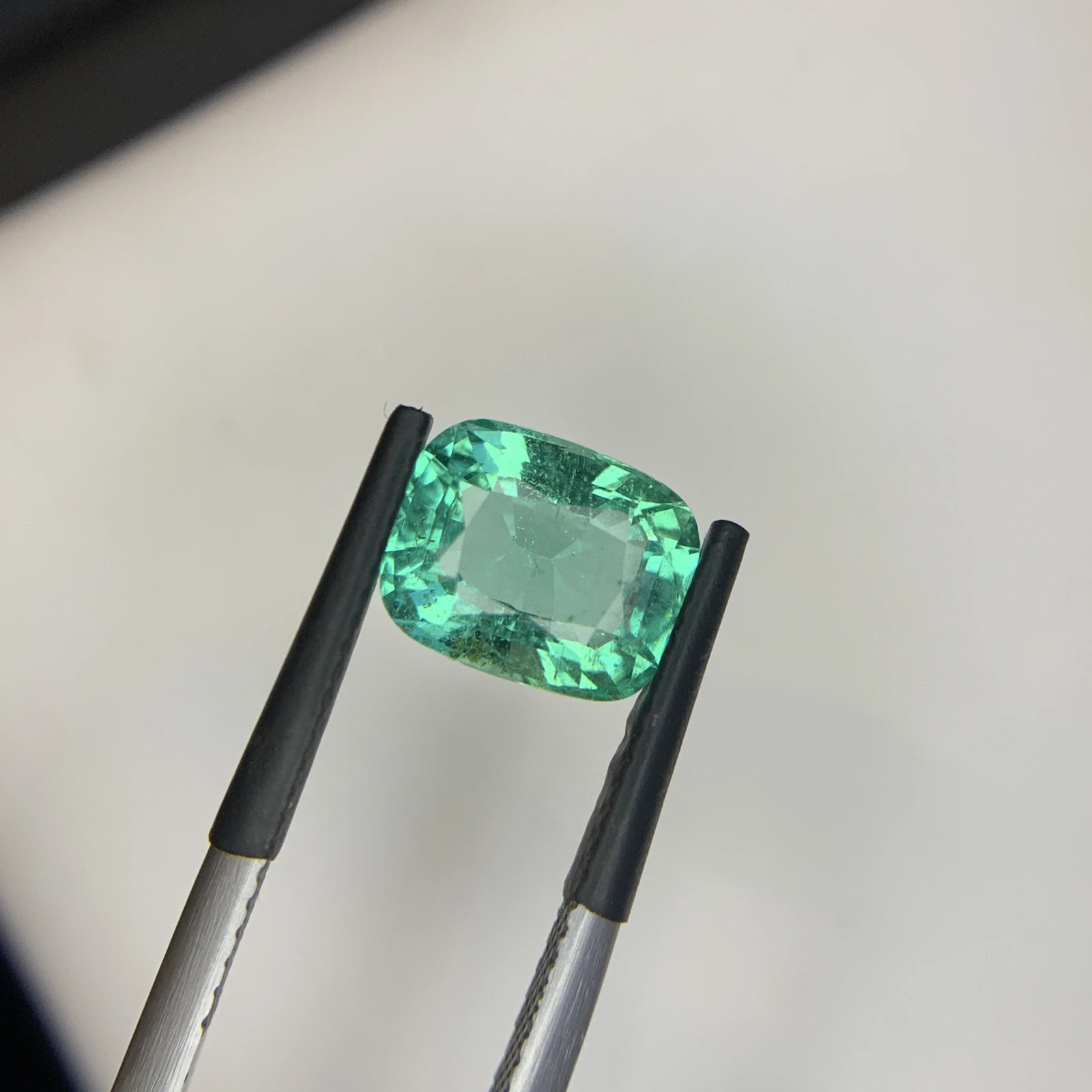 IGI Certified 3.14 ct Natural Panjshir Emerald Cushion Shape Loose Gemstone from Afghanistan — view 9