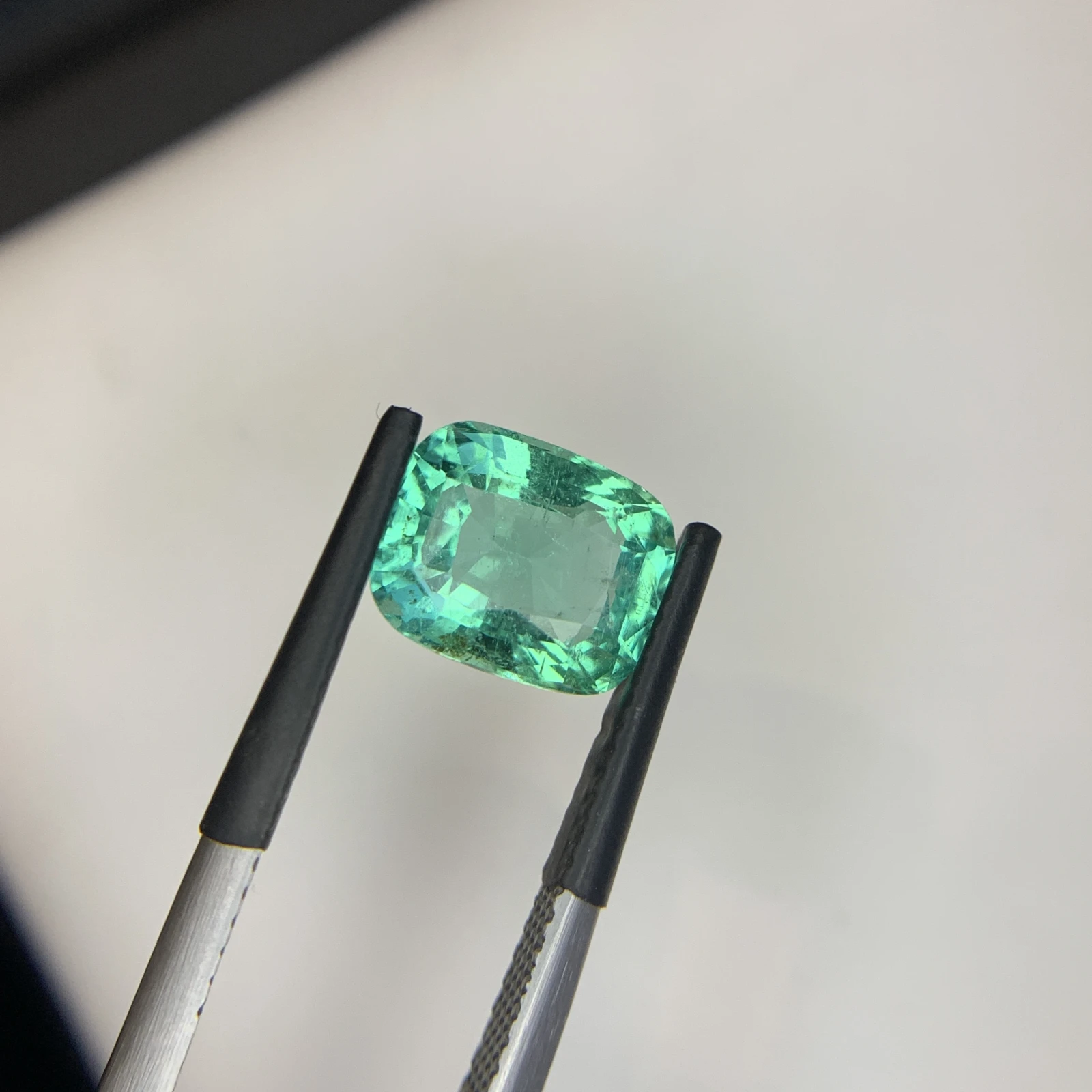 IGI Certified 3.14 ct Natural Panjshir Emerald Cushion Shape Loose Gemstone from Afghanistan — view 10