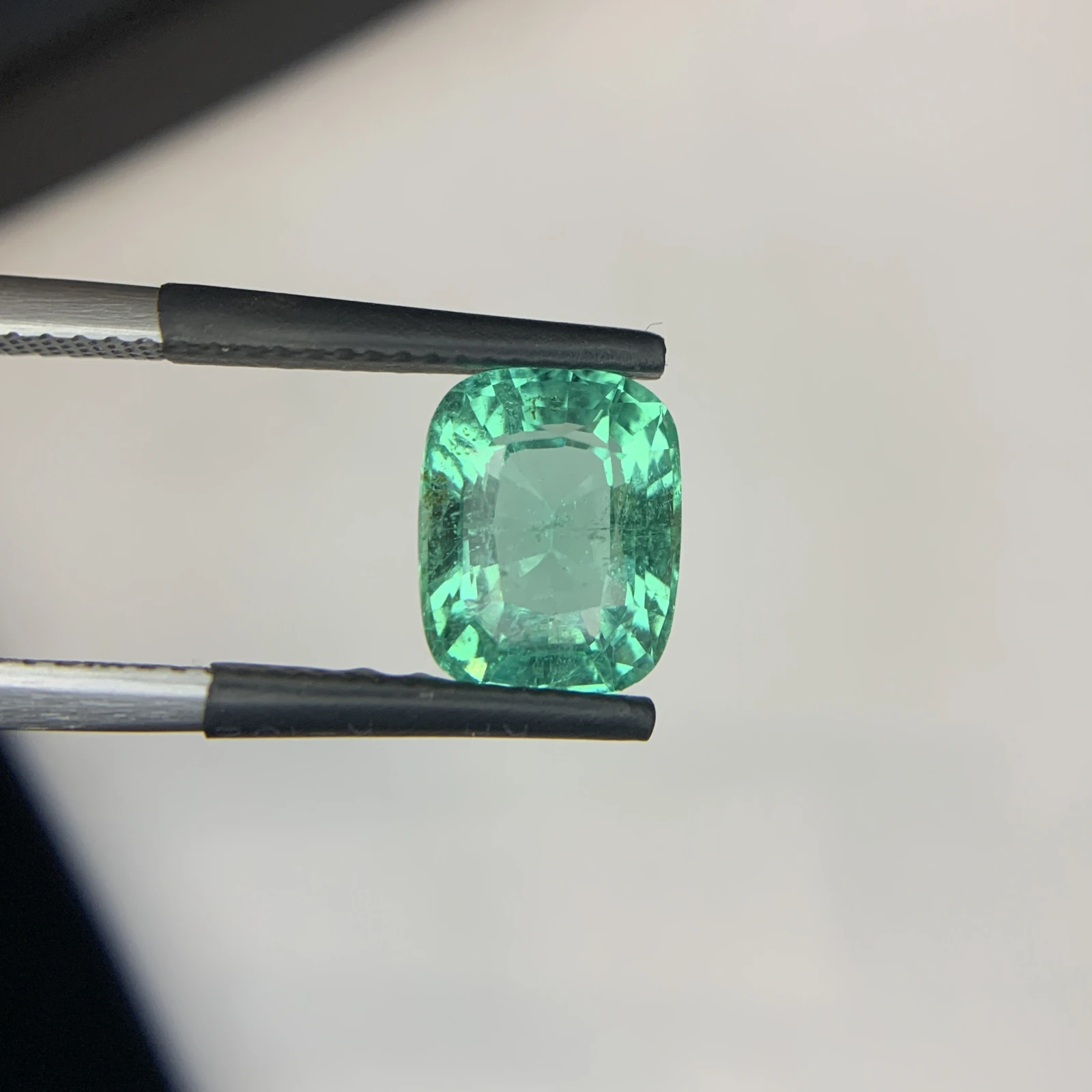 IGI Certified 3.14 ct Natural Panjshir Emerald Cushion Shape Loose Gemstone from Afghanistan — view 2