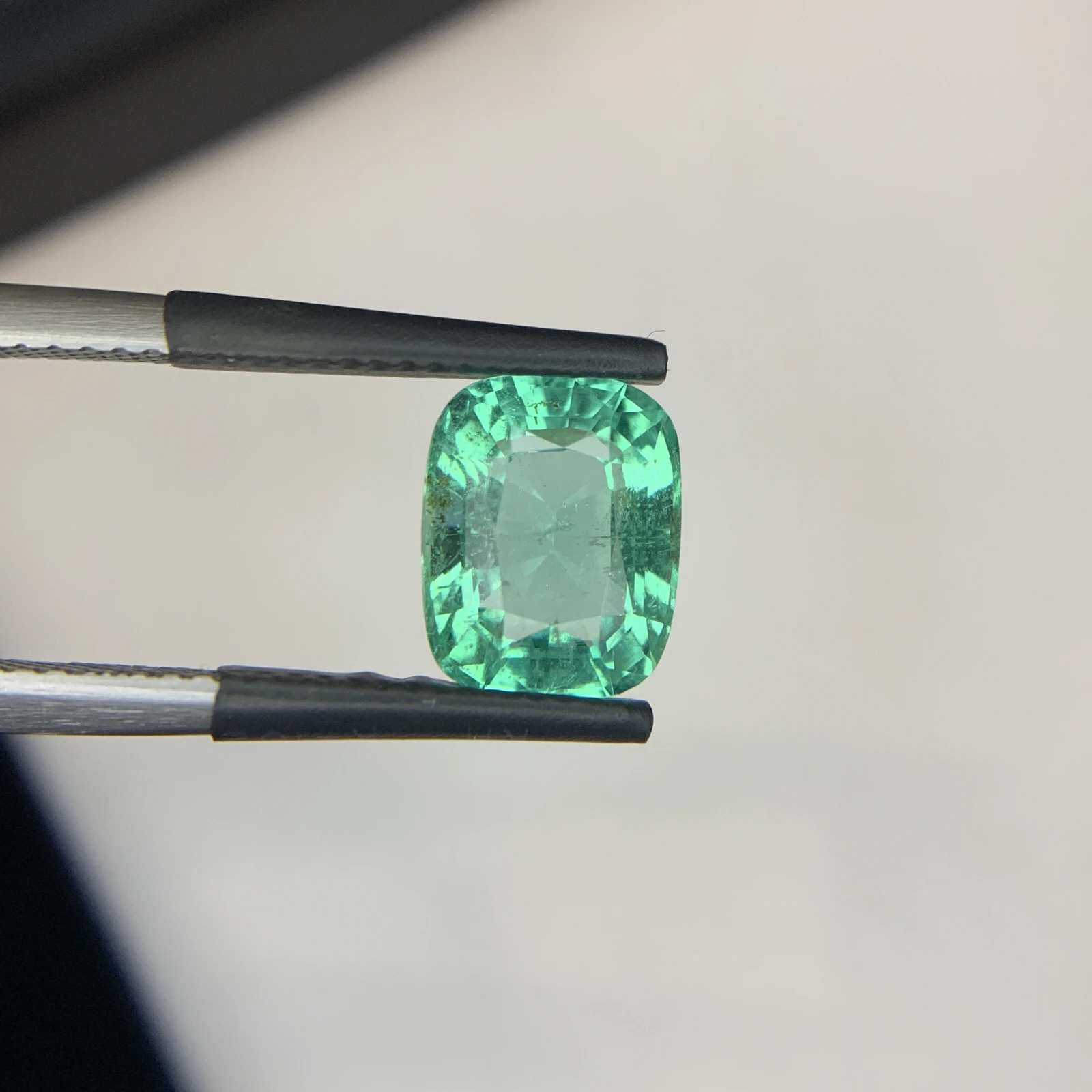IGI Certified 3.14 ct Natural Panjshir Emerald Cushion Shape Loose Gemstone from Afghanistan — view 3