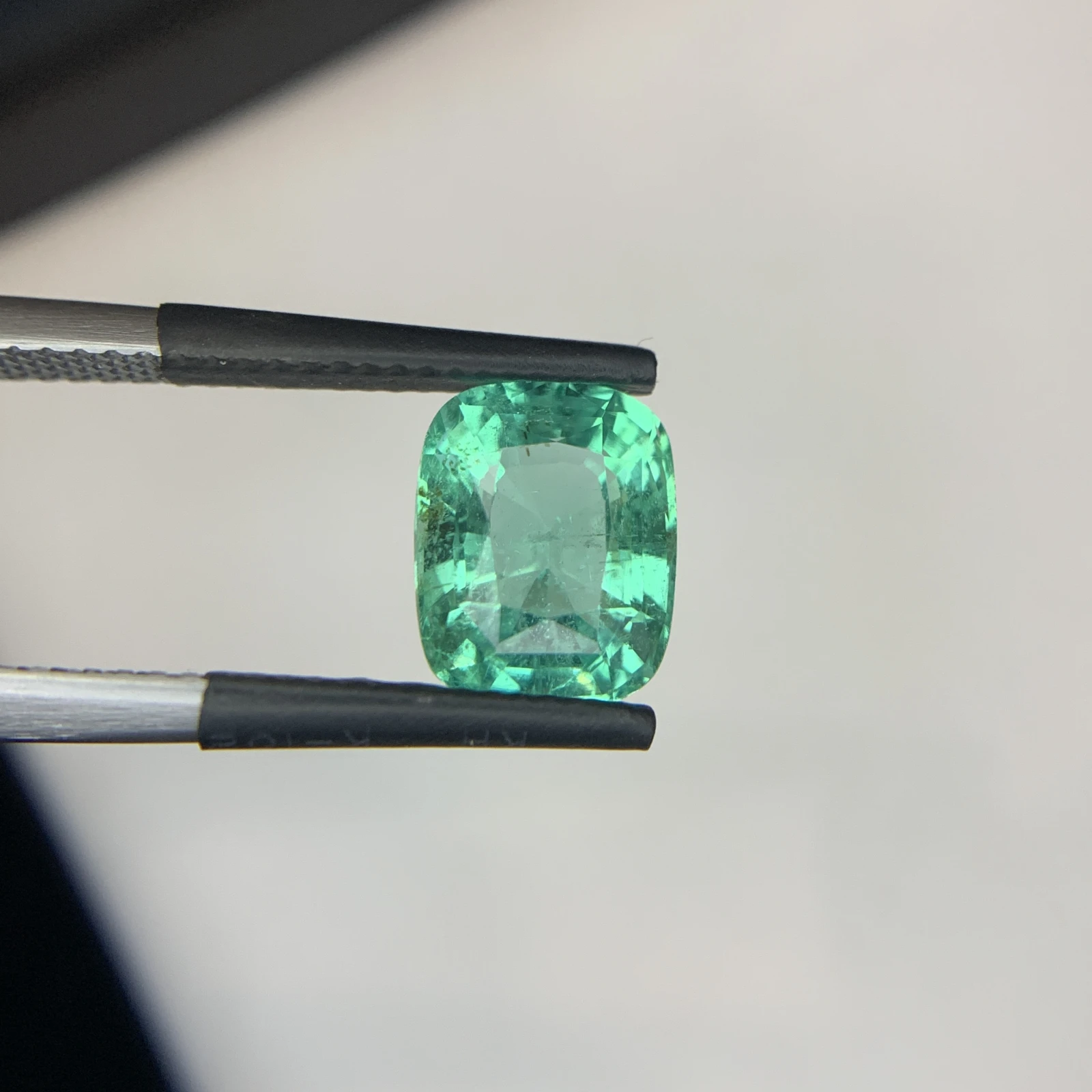 IGI Certified 3.14 ct Natural Panjshir Emerald Cushion Shape Loose Gemstone from Afghanistan — view 4