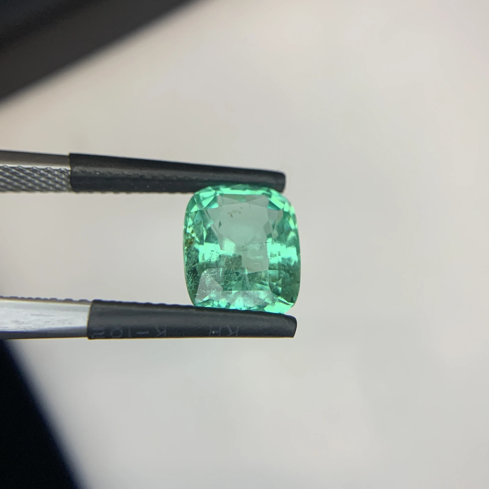 IGI Certified 3.14 ct Natural Panjshir Emerald Cushion Shape Loose Gemstone from Afghanistan — view 5