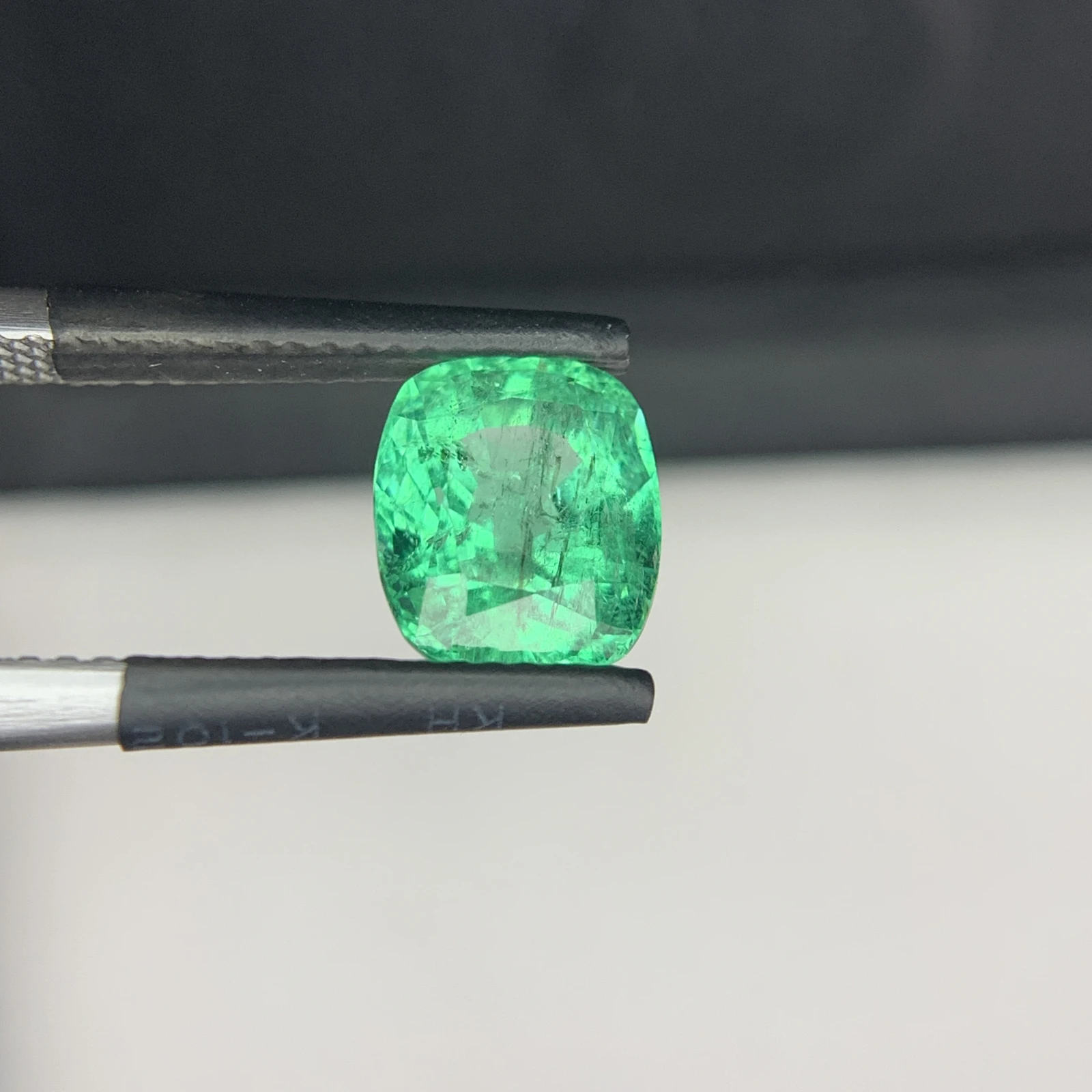 IGI Certified 2.55 ct Natural Panjshir Emerald Cushion Shape Loose Gemstone from Afghanistan — view 17