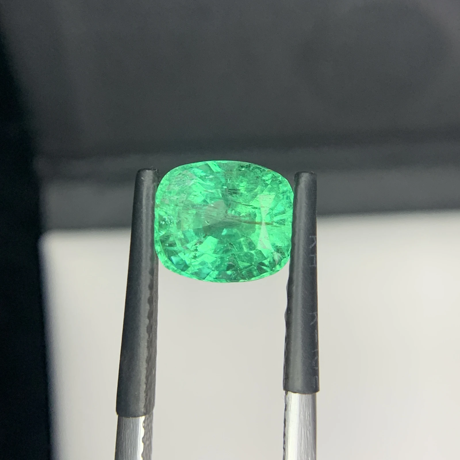 IGI Certified 2.55 ct Natural Panjshir Emerald Cushion Shape Loose Gemstone from Afghanistan — view 22