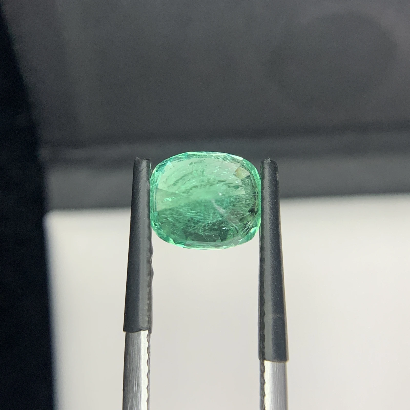 IGI Certified 2.55 ct Natural Panjshir Emerald Cushion Shape Loose Gemstone from Afghanistan — view 23