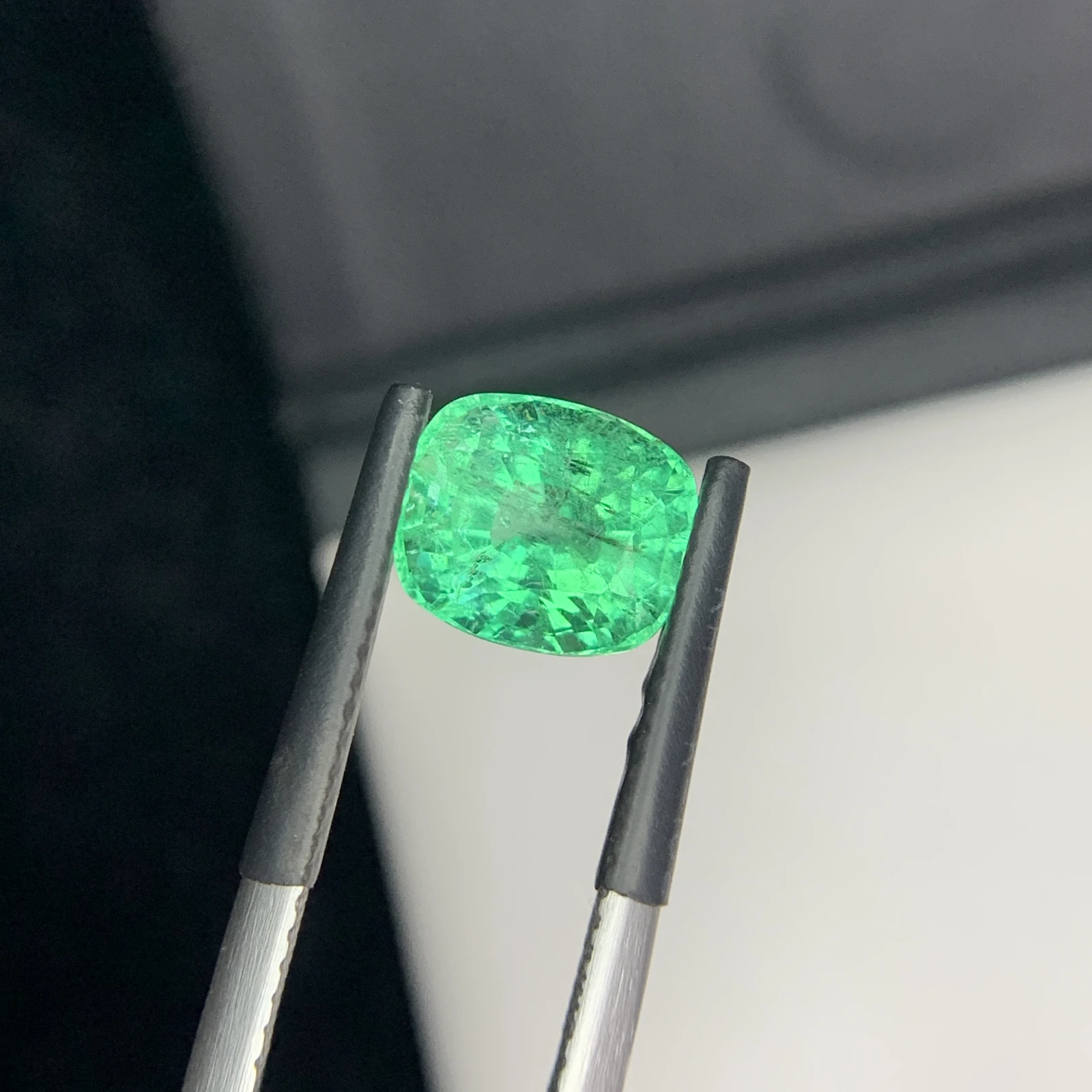 IGI Certified 2.55 ct Natural Panjshir Emerald Cushion Shape Loose Gemstone from Afghanistan — view 4
