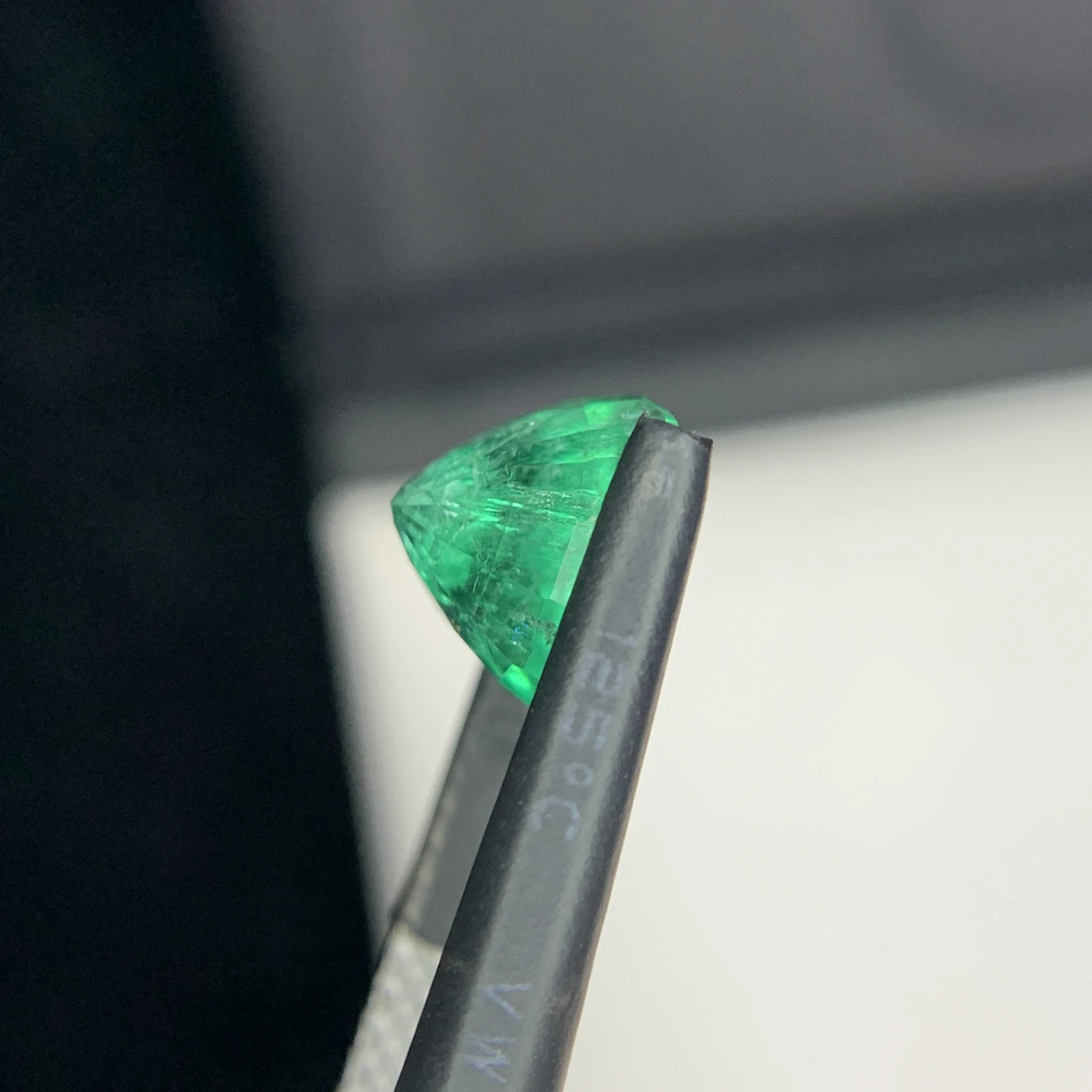 IGI Certified 2.55 ct Natural Panjshir Emerald Cushion Shape Loose Gemstone from Afghanistan — view 10