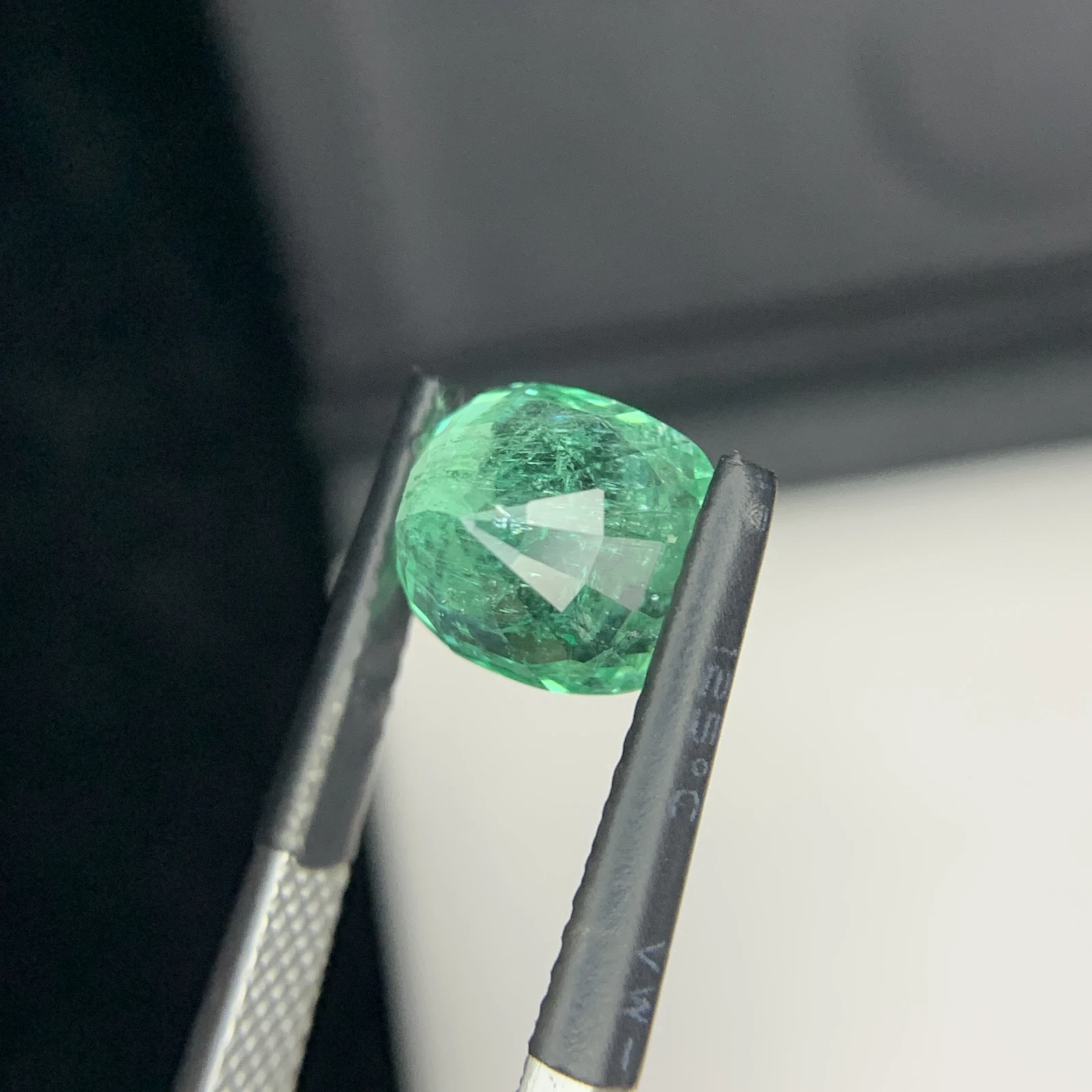 IGI Certified 2.55 ct Natural Panjshir Emerald Cushion Shape Loose Gemstone from Afghanistan — view 11