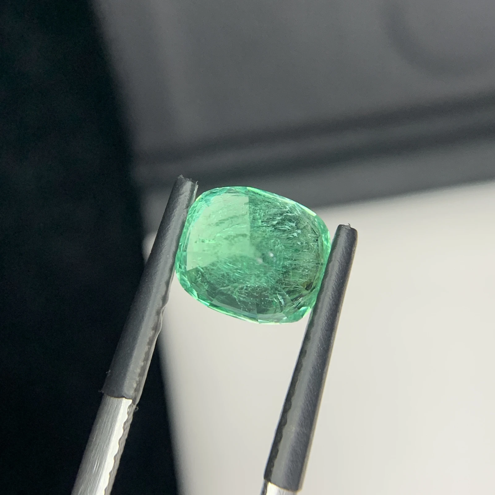 IGI Certified 2.55 ct Natural Panjshir Emerald Cushion Shape Loose Gemstone from Afghanistan — view 12