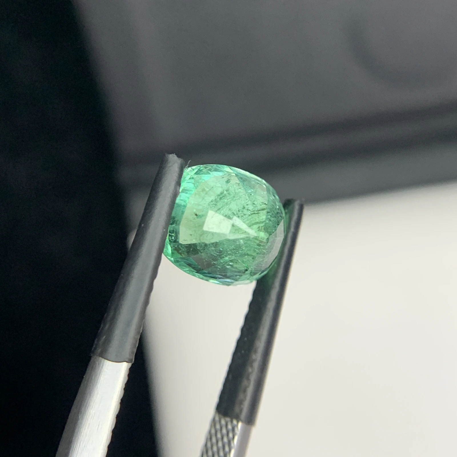 IGI Certified 2.55 ct Natural Panjshir Emerald Cushion Shape Loose Gemstone from Afghanistan — view 13