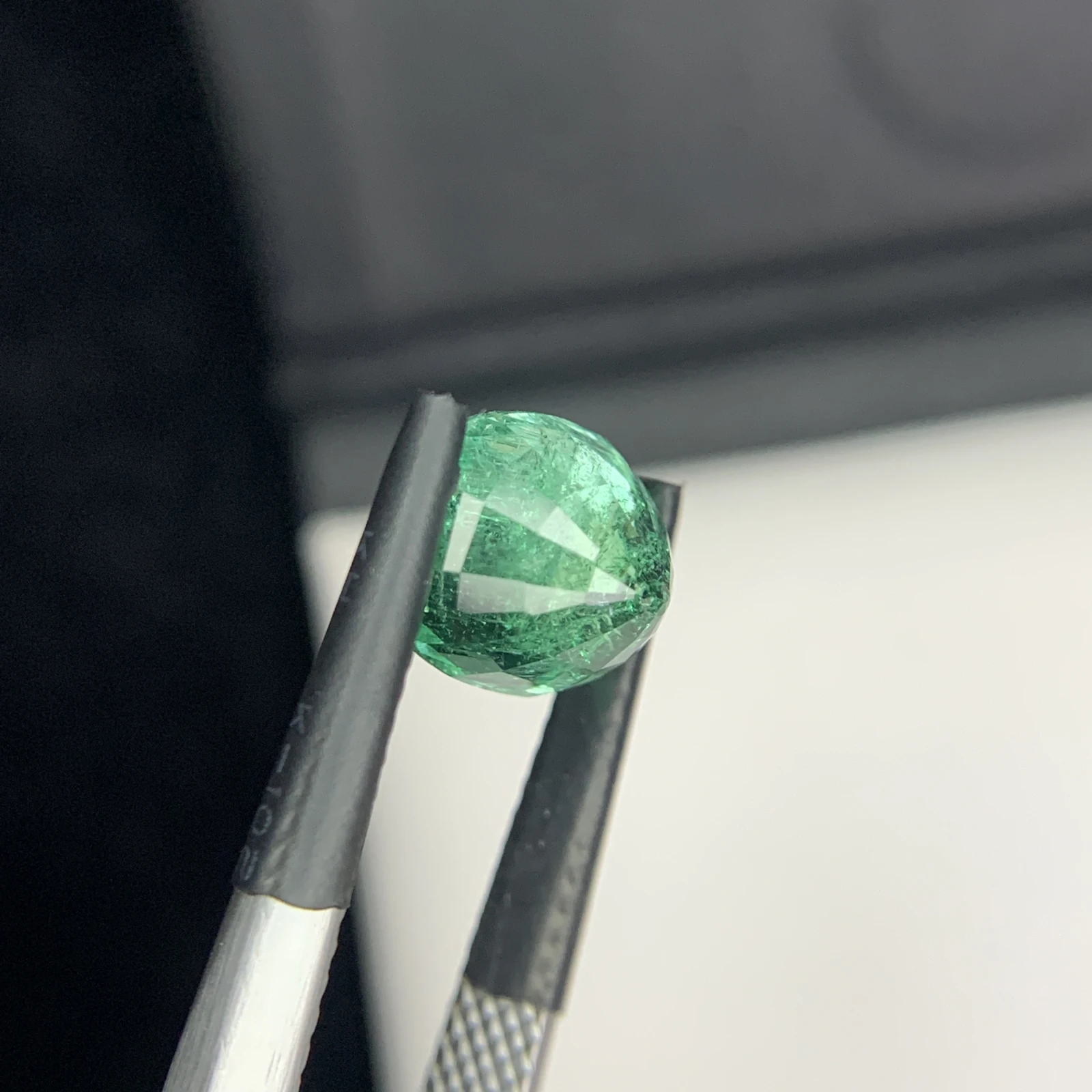 IGI Certified 2.55 ct Natural Panjshir Emerald Cushion Shape Loose Gemstone from Afghanistan — view 14
