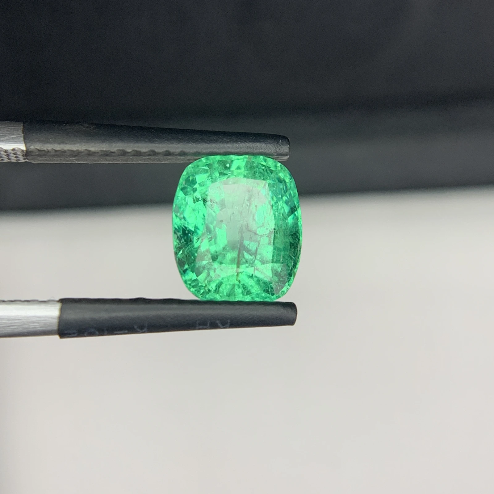IGI Certified 2.55 ct Natural Panjshir Emerald Cushion Shape Loose Gemstone from Afghanistan — view 16