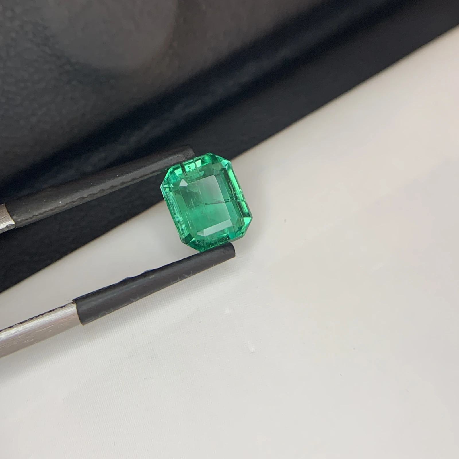 IGI Certified 1.78 ct Natural Panjshir Emerald Octagon Shape Loose Gemstone from Afghanistan — view 2