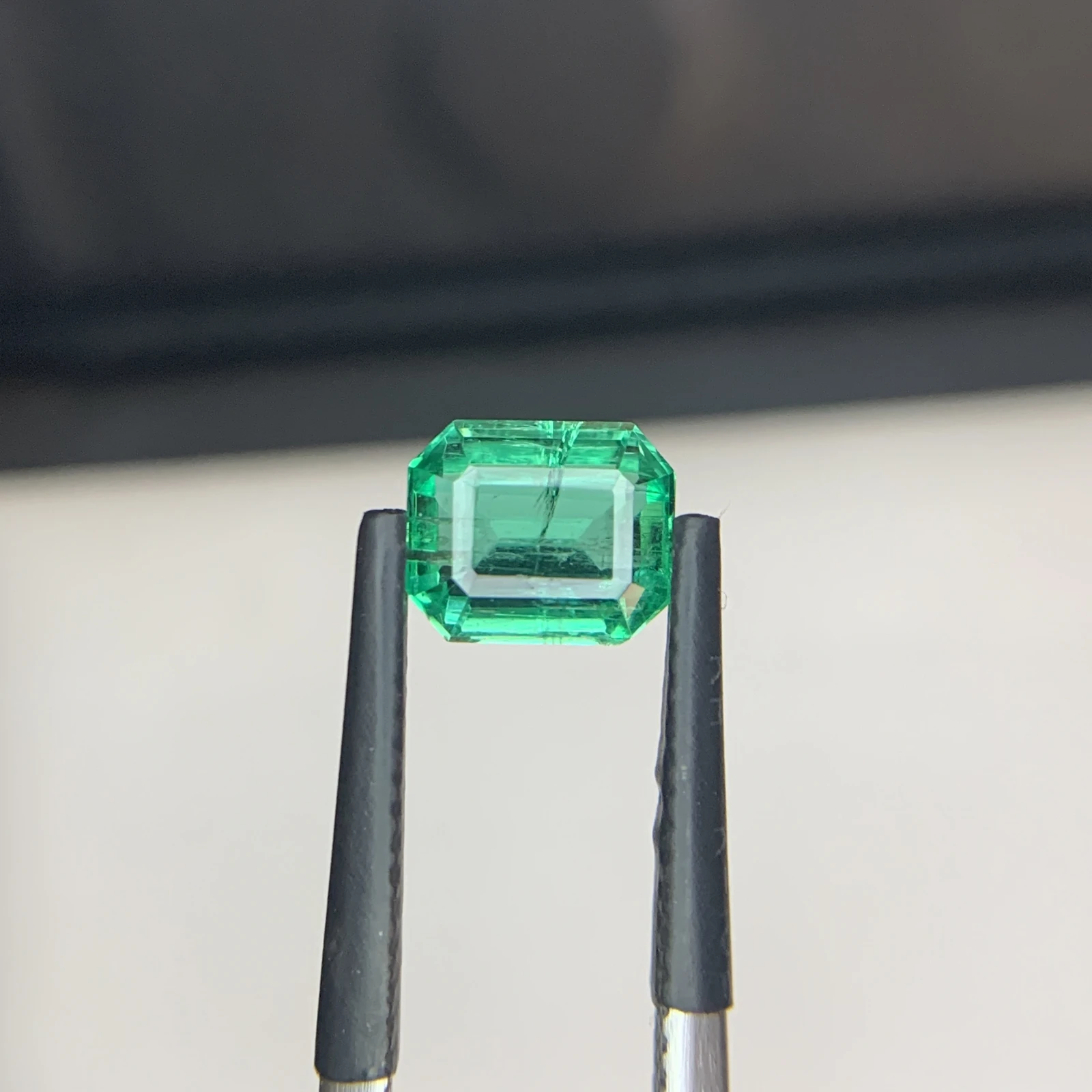 IGI Certified 1.78 ct Natural Panjshir Emerald Octagon Shape Loose Gemstone from Afghanistan — view 3