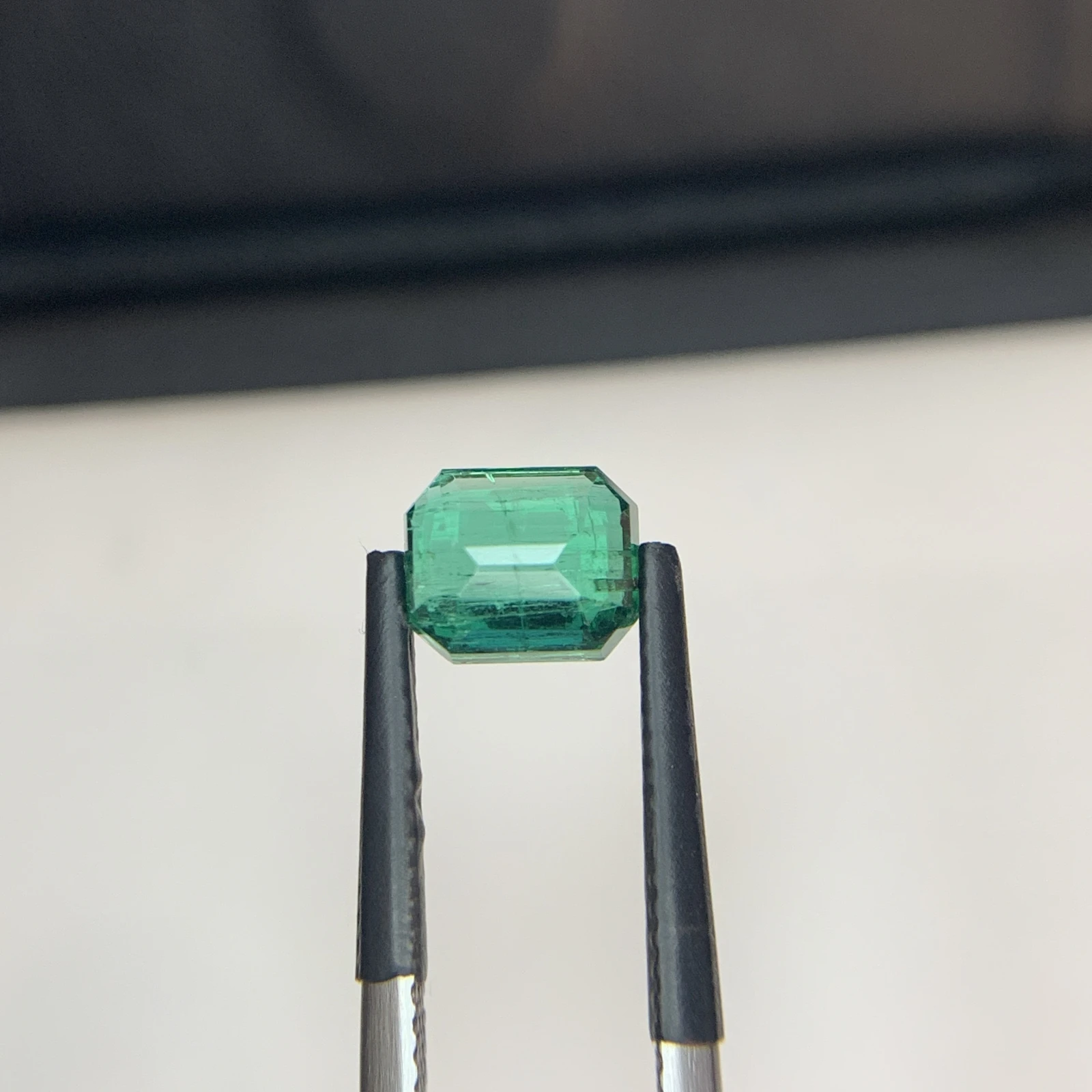 IGI Certified 1.78 ct Natural Panjshir Emerald Octagon Shape Loose Gemstone from Afghanistan — view 9