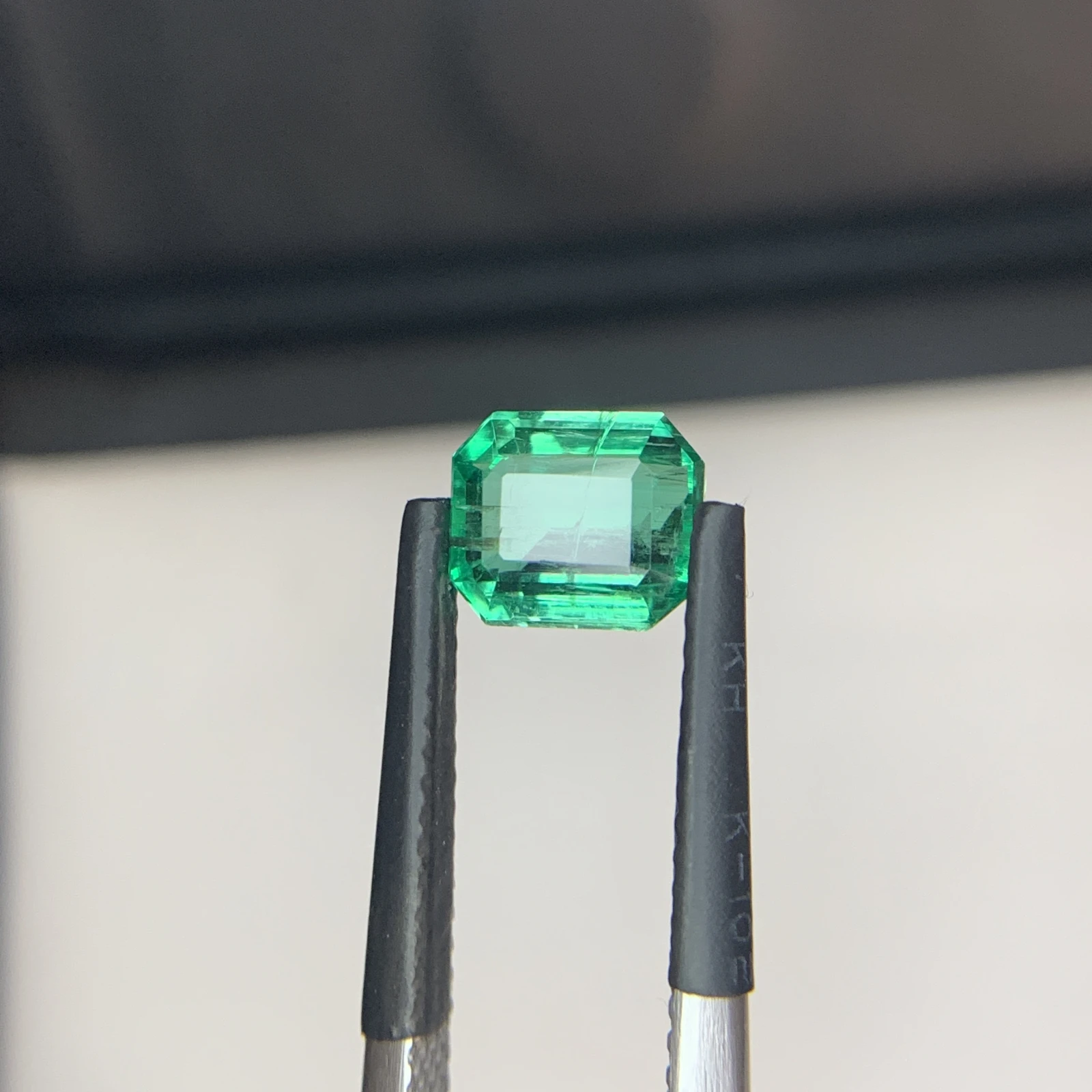 IGI Certified 1.78 ct Natural Panjshir Emerald Octagon Shape Loose Gemstone from Afghanistan — view 4