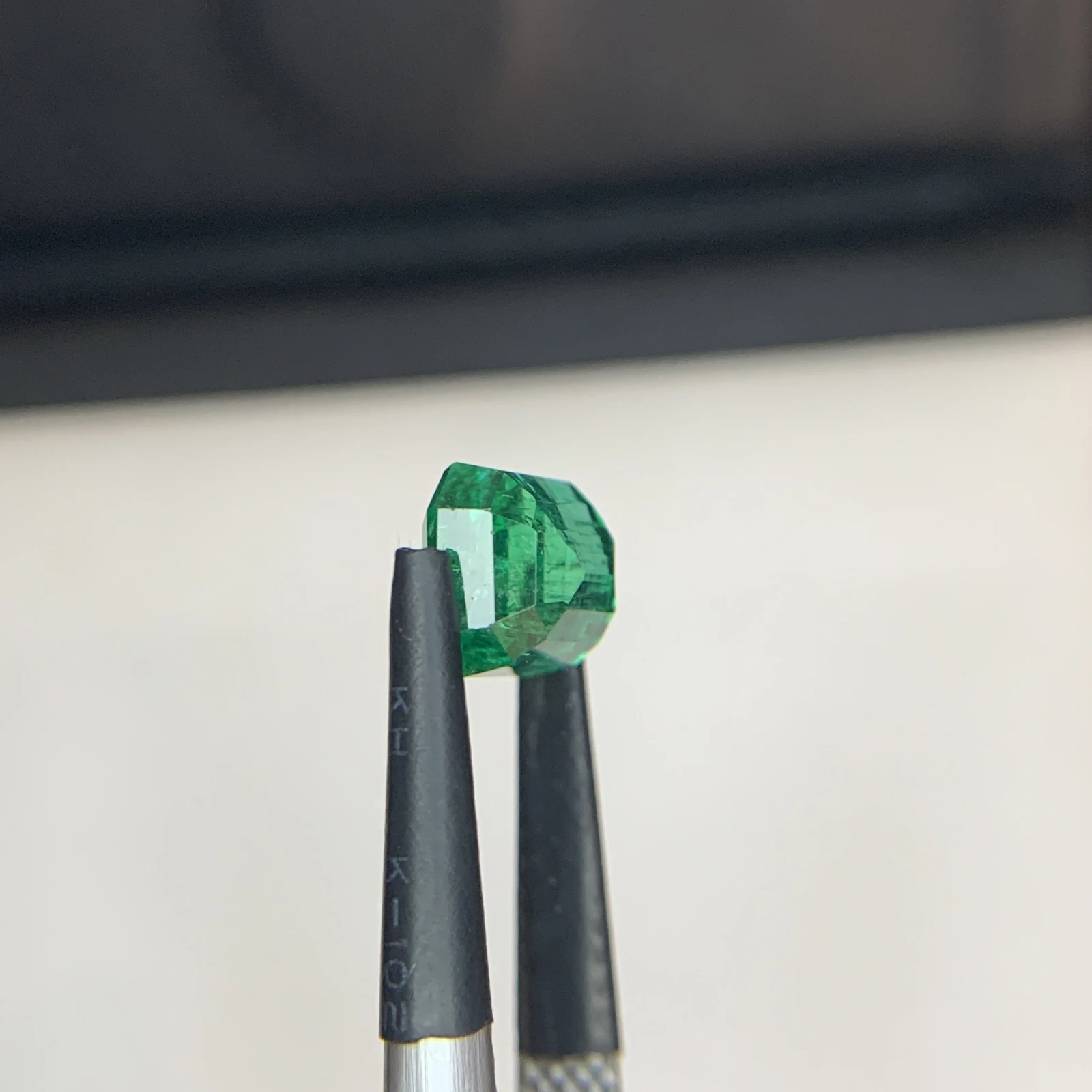 IGI Certified 1.78 ct Natural Panjshir Emerald Octagon Shape Loose Gemstone from Afghanistan — view 6
