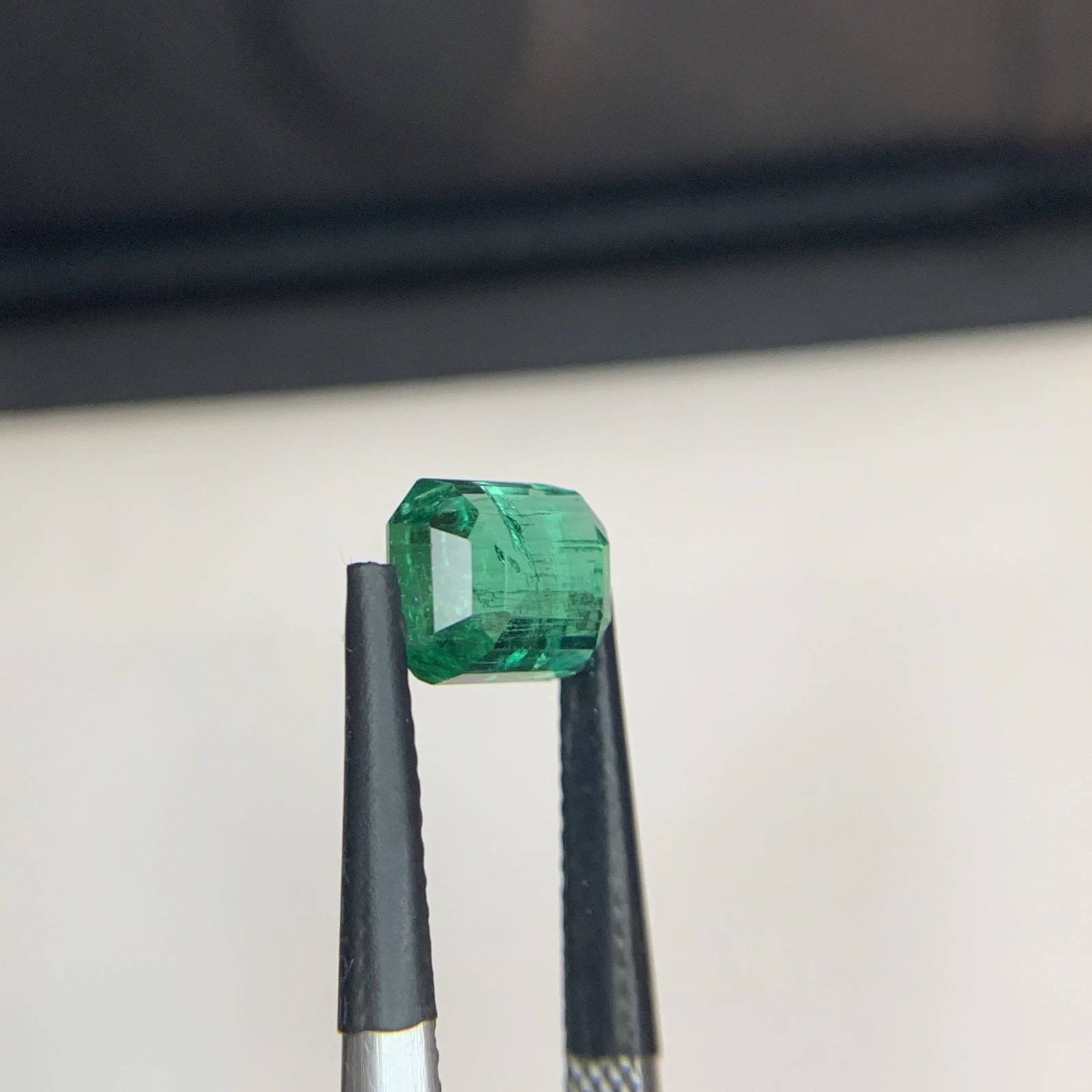IGI Certified 1.78 ct Natural Panjshir Emerald Octagon Shape Loose Gemstone from Afghanistan — view 7