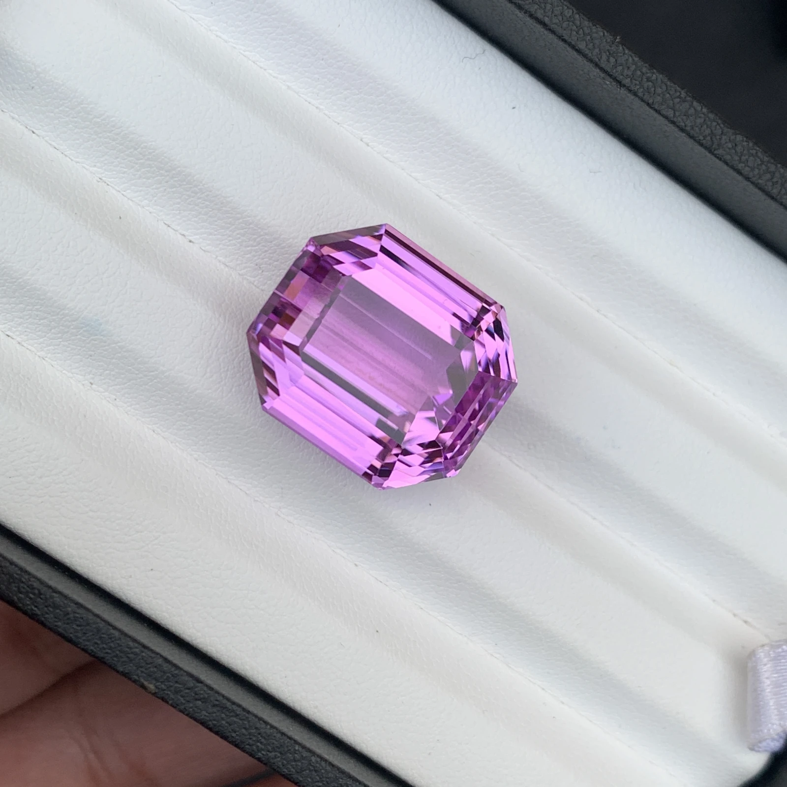 Natural Purple Kunzite 51.45 Carat Faceted Octagon Shape Loose Gemstone — view 14